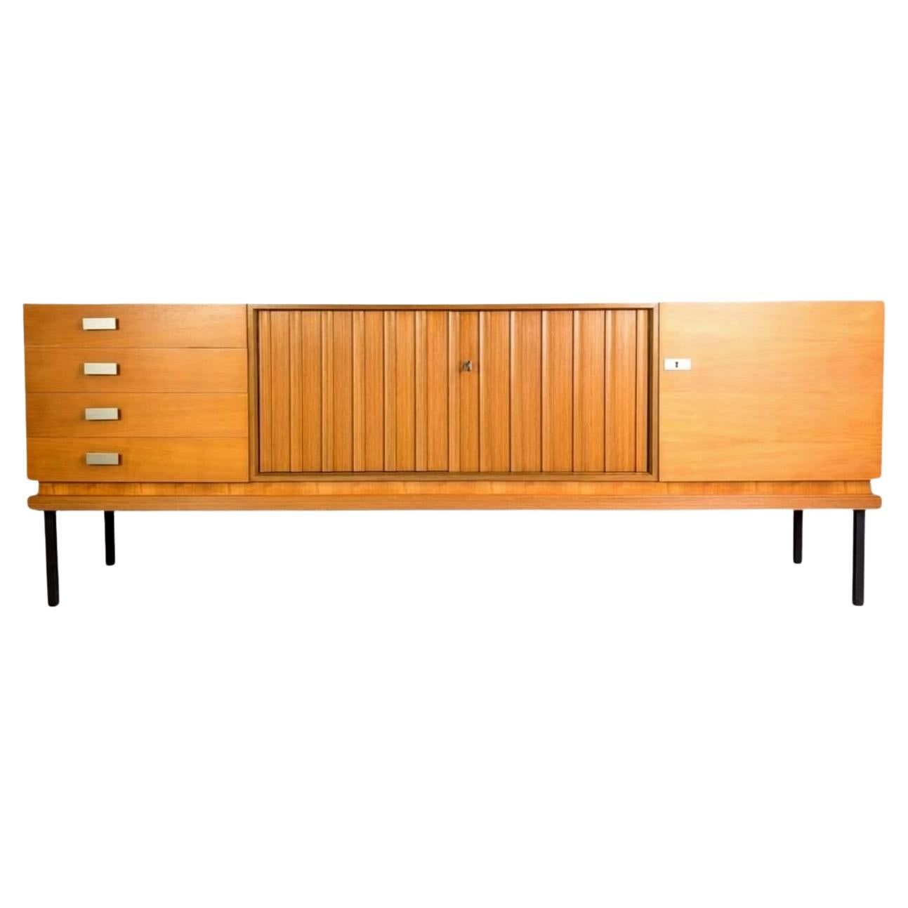 Credenza originale del Medioevo Famöla Möbel Fama Nussbaum