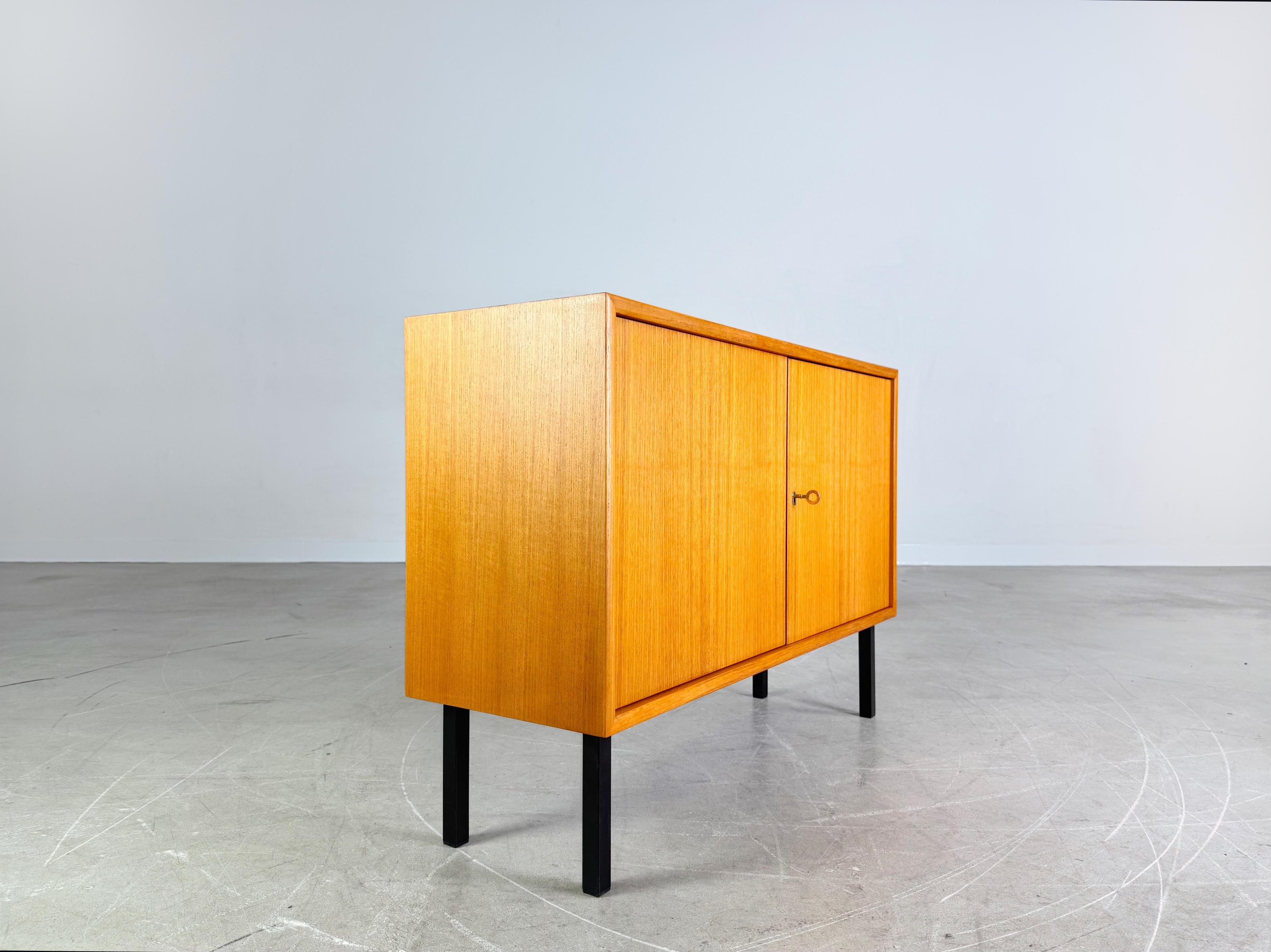 Original Midcentury Sideboard II WK Möbel Anrichte Teak Vintage In Good Condition For Sale In Berlin, DE