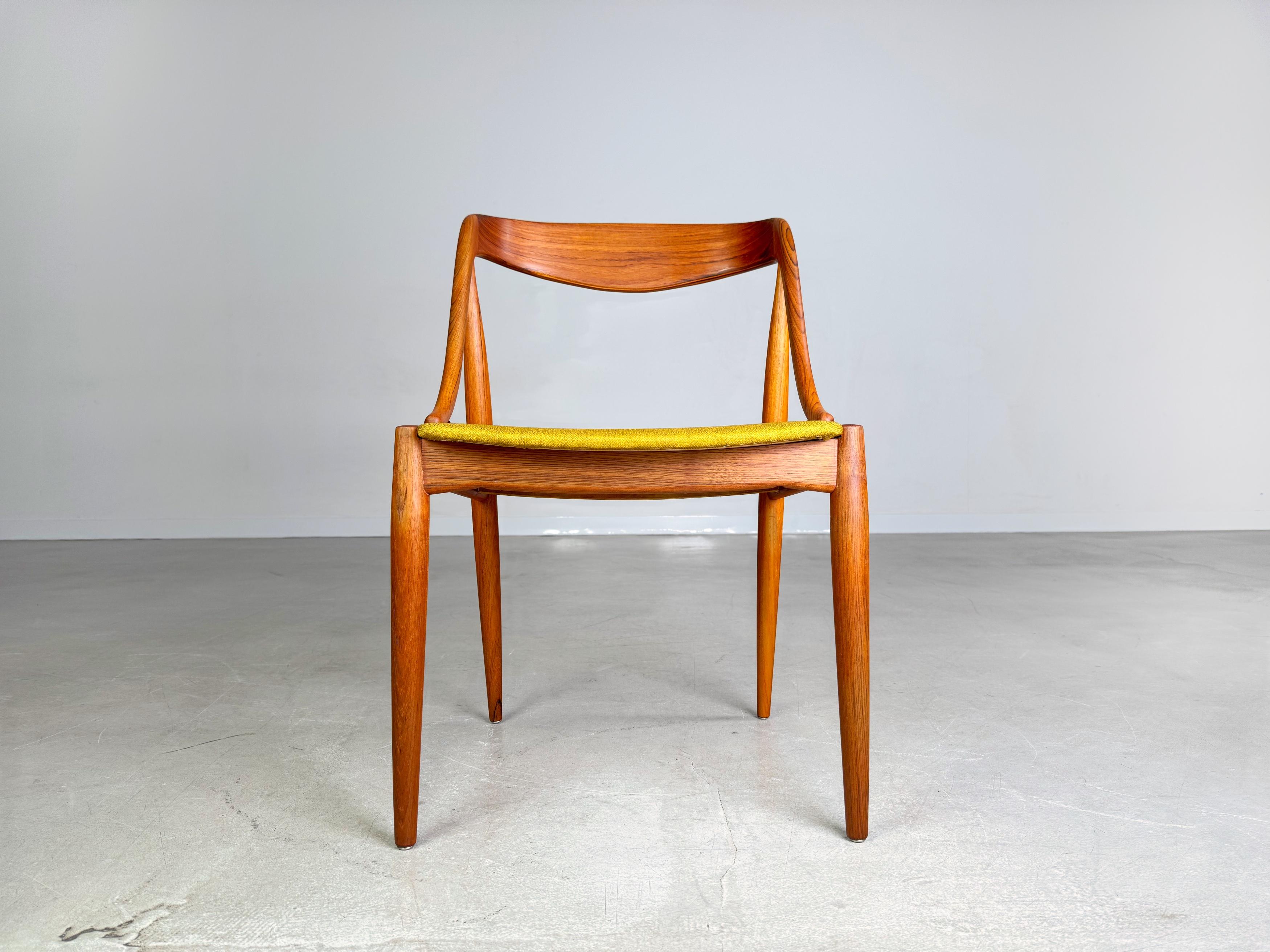 Mid-Century Modern Stuhl Uldum n° 16 Johannes Andersen Teck du milieu du siècle dernier en vente