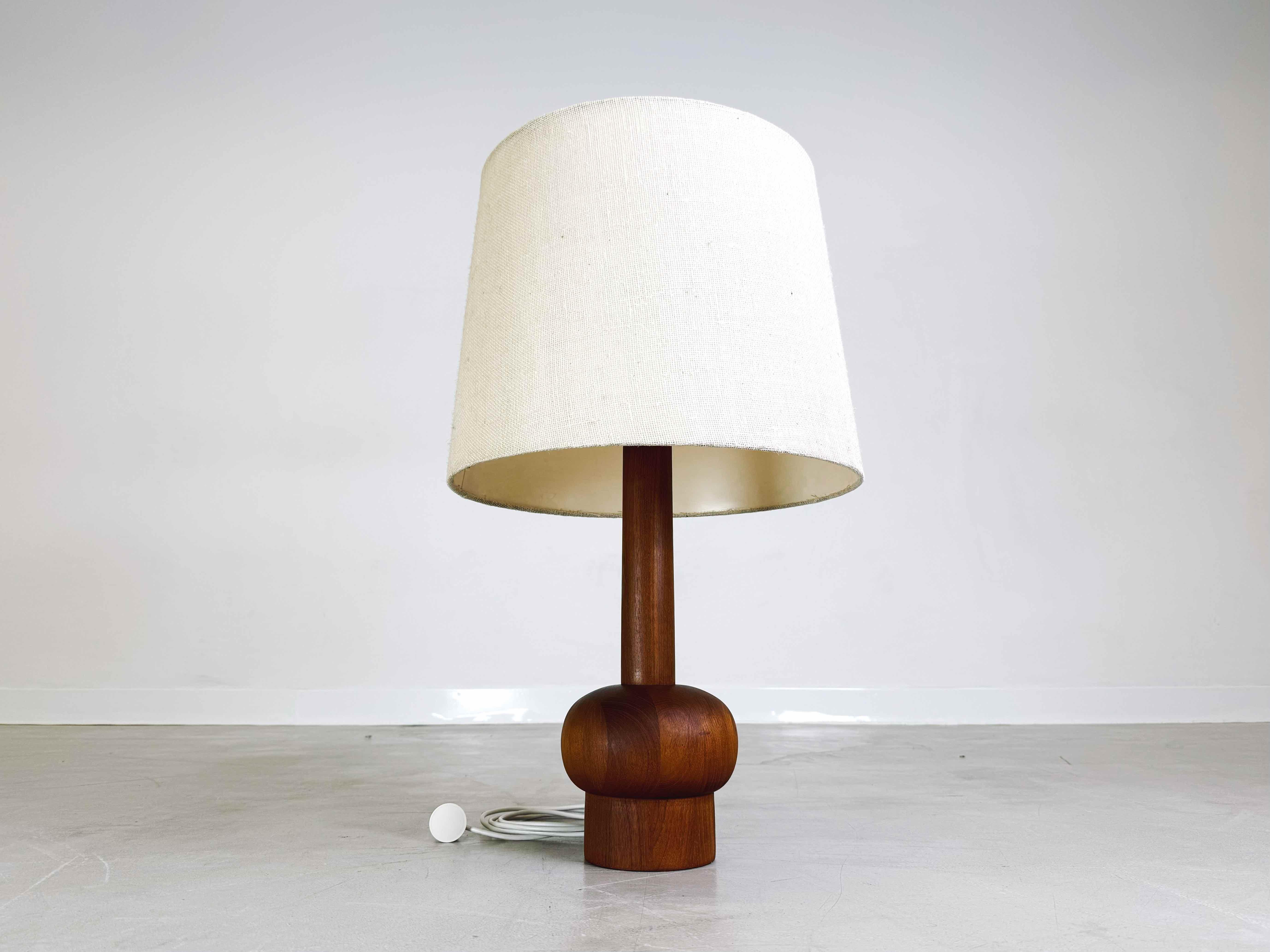 We are offering a beautiful teak lamp from the 1960s for sale. With its size, the lamp is a real eye-catcher in any room. The delivery is ready for use incl. bulb.

Condition: Very good, almost new condition with hardly any signs of use. (see