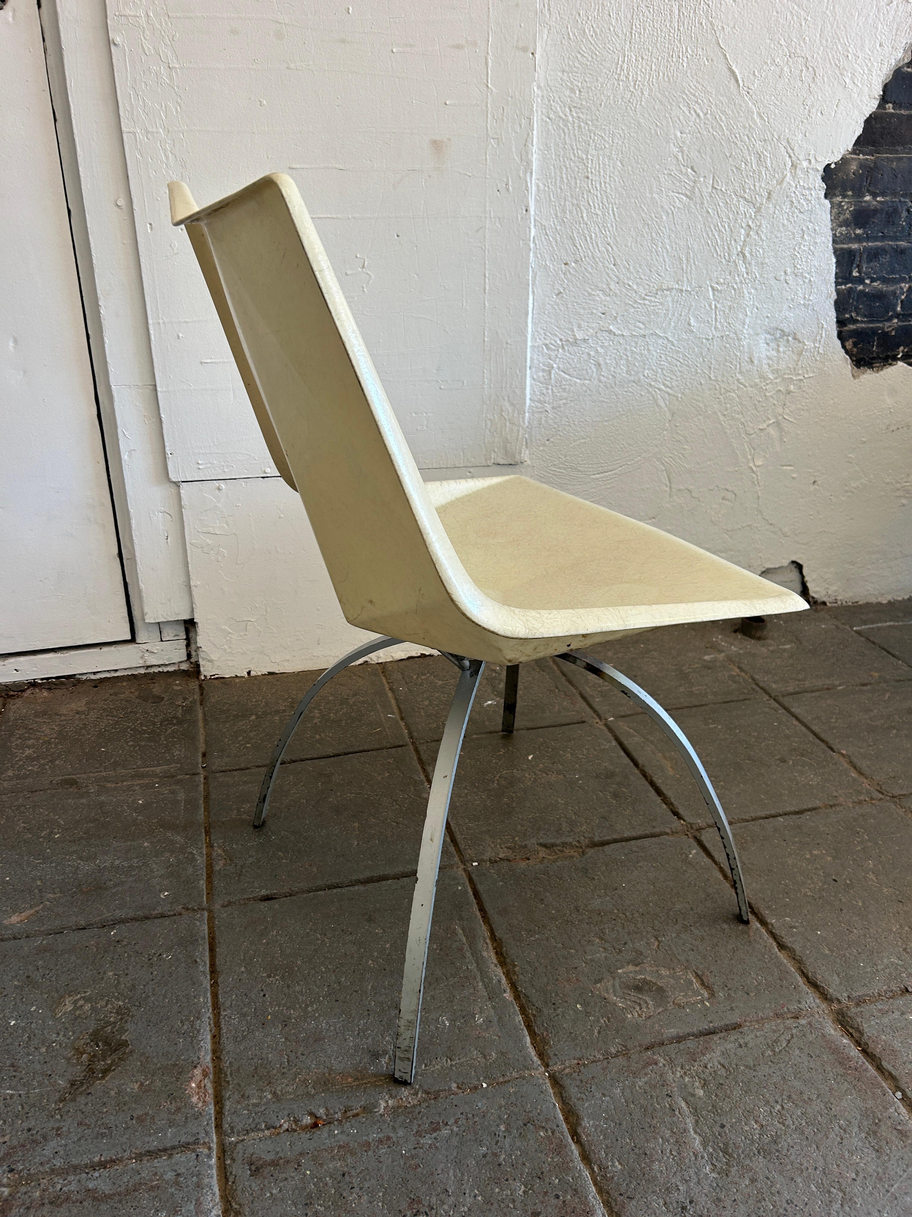 American  Original Midcentury white Paul McCobb Origami Fiberglass Chair spider base For Sale