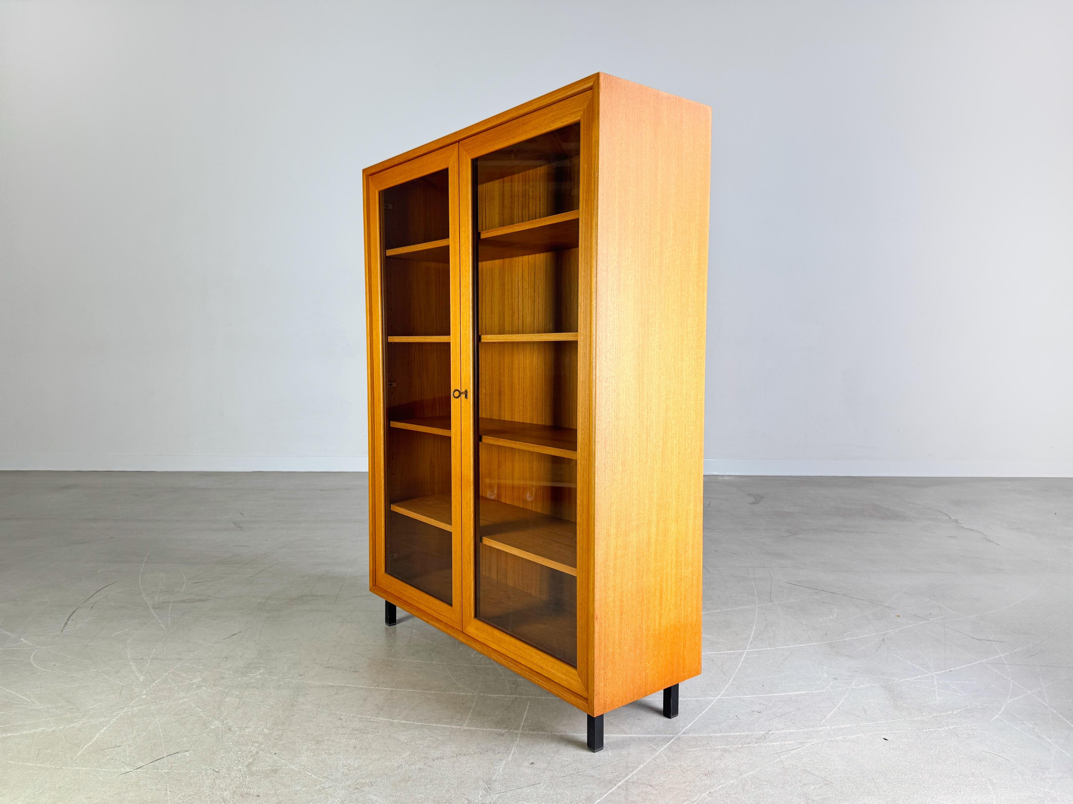 Original Midcentury WK Möbel Vitrine Schrank Teak 1960 Vintage Teca en venta