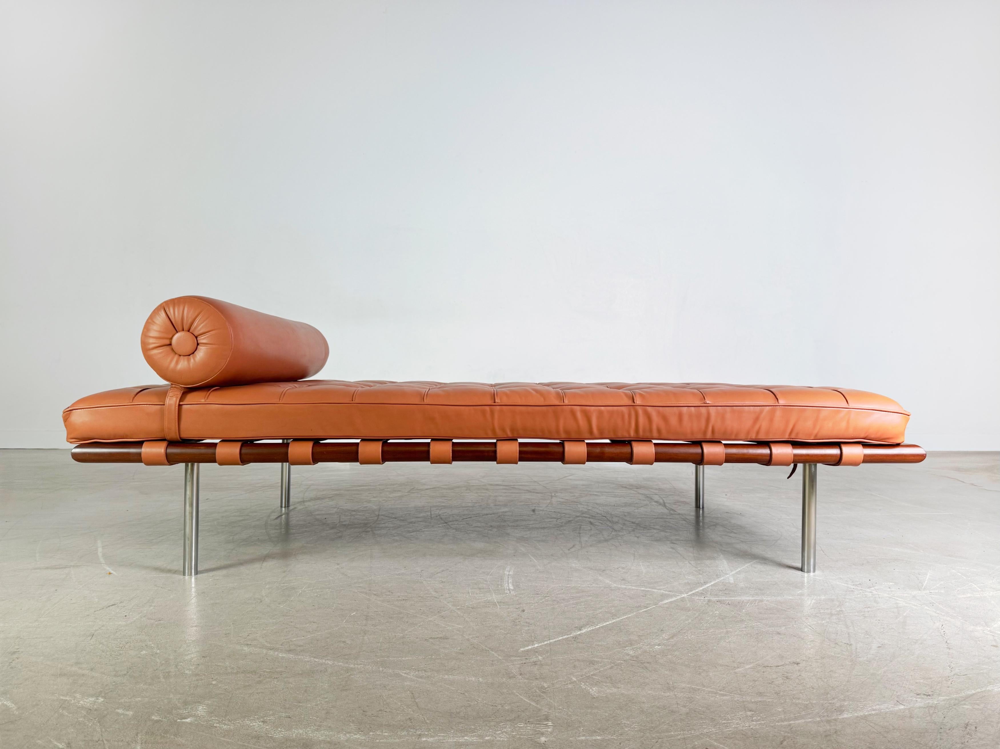 Mid-Century Modern Original Mies van der Rohe Barcelona Daybed Midcentury Sofa Knoll For Sale