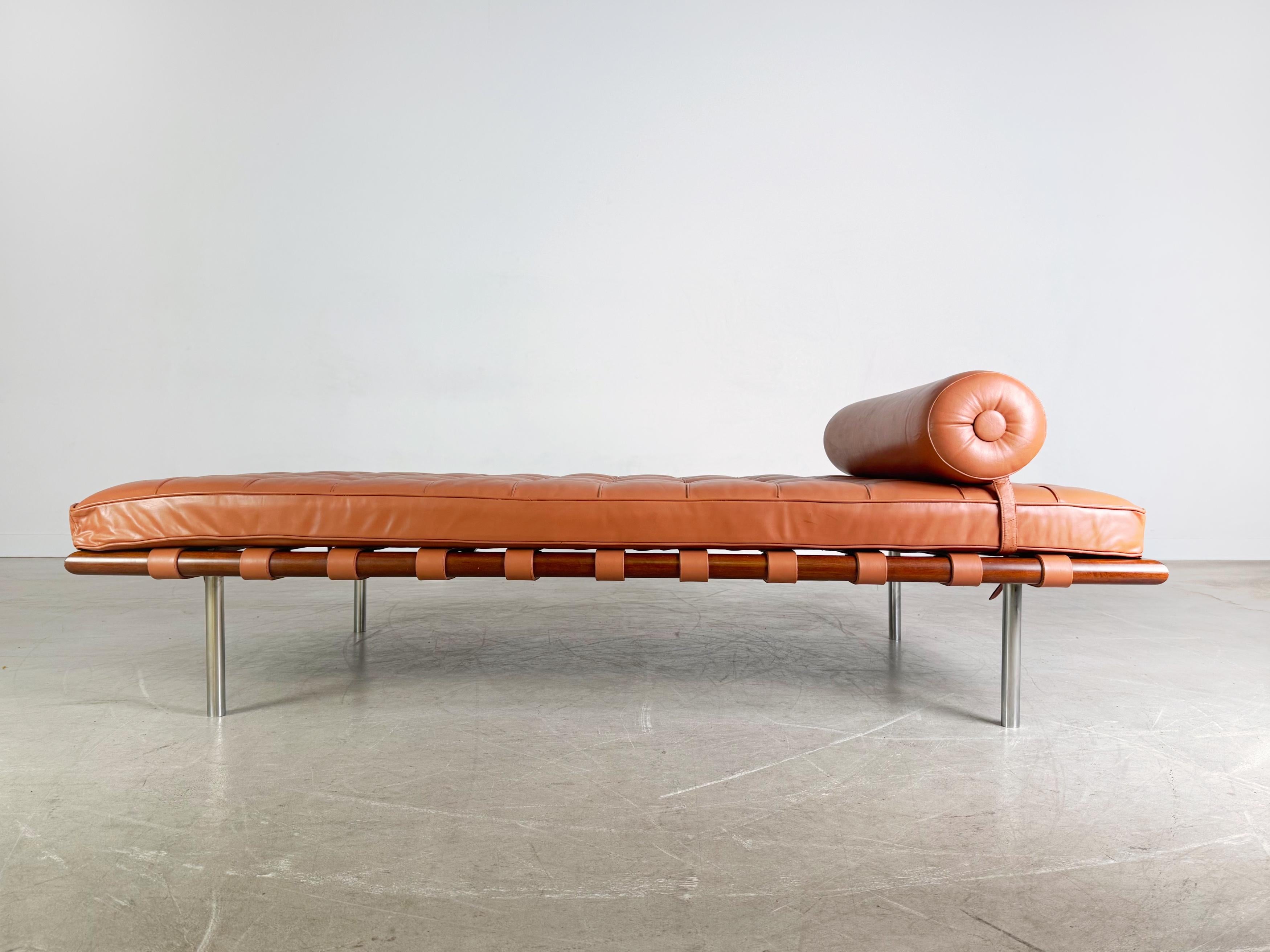 Mid-20th Century Original Mies van der Rohe Barcelona Daybed Midcentury Sofa Knoll For Sale