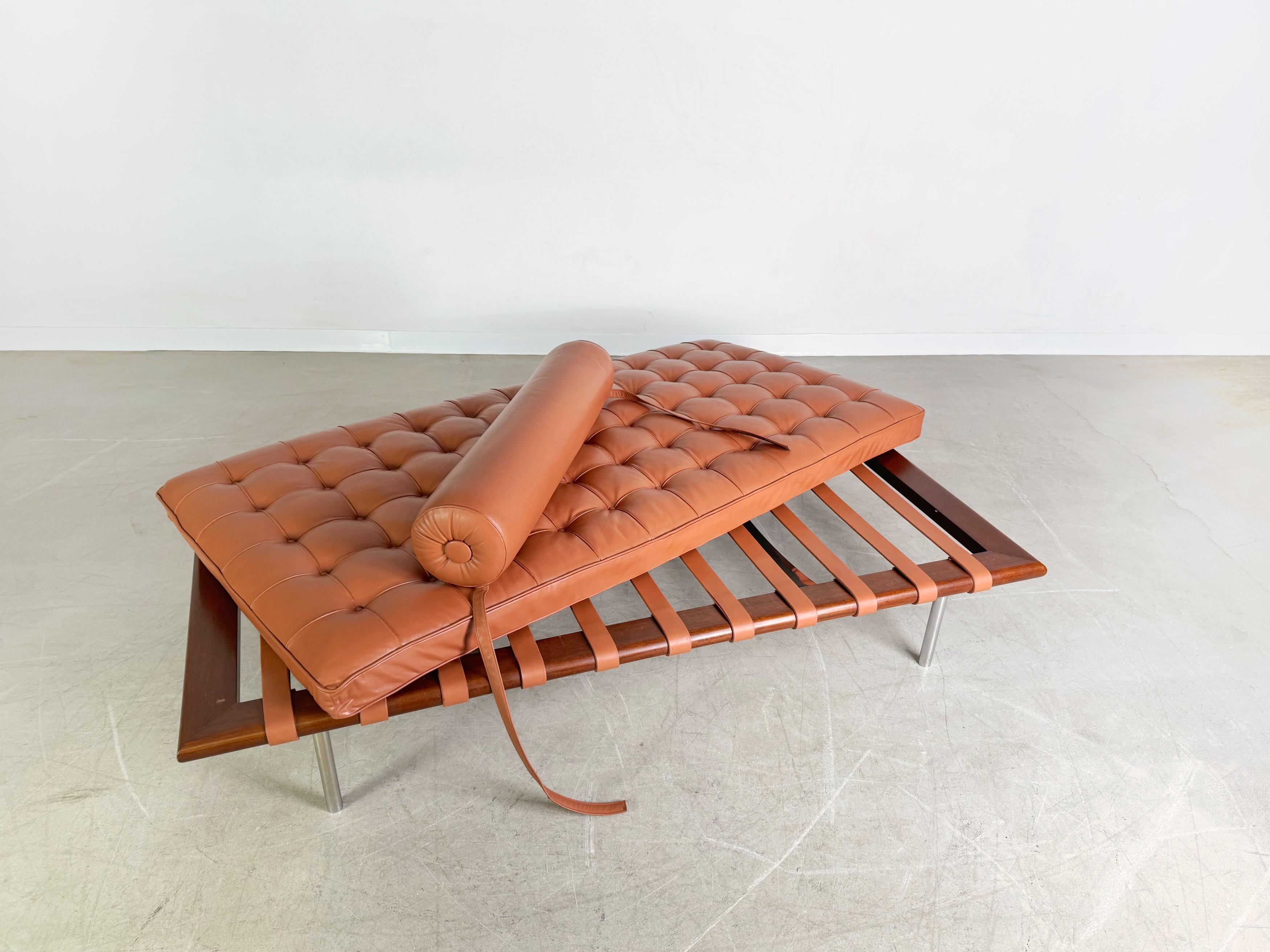 Original Mies van der Rohe Barcelona Daybed Midcentury Sofa Knoll For Sale 1