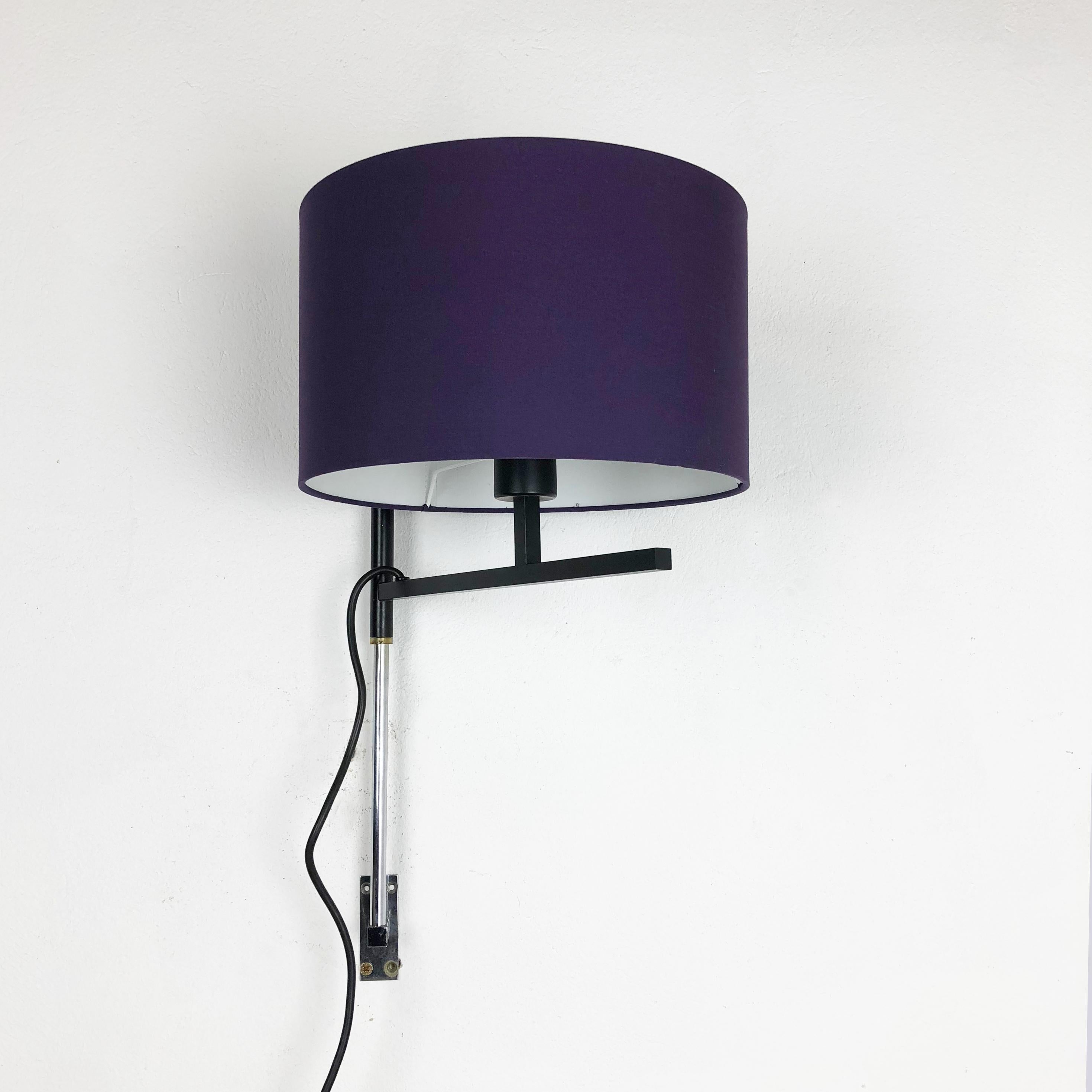 Articolo:

Lampada da parete 


Origine:

Germania


Decennio:

1960s

Produttore:

Cosack Attrib.



Descrizione:

Questa lampada da parete è stata progettata e prodotta in Germania negli anni Sessanta. Il fissaggio a parete