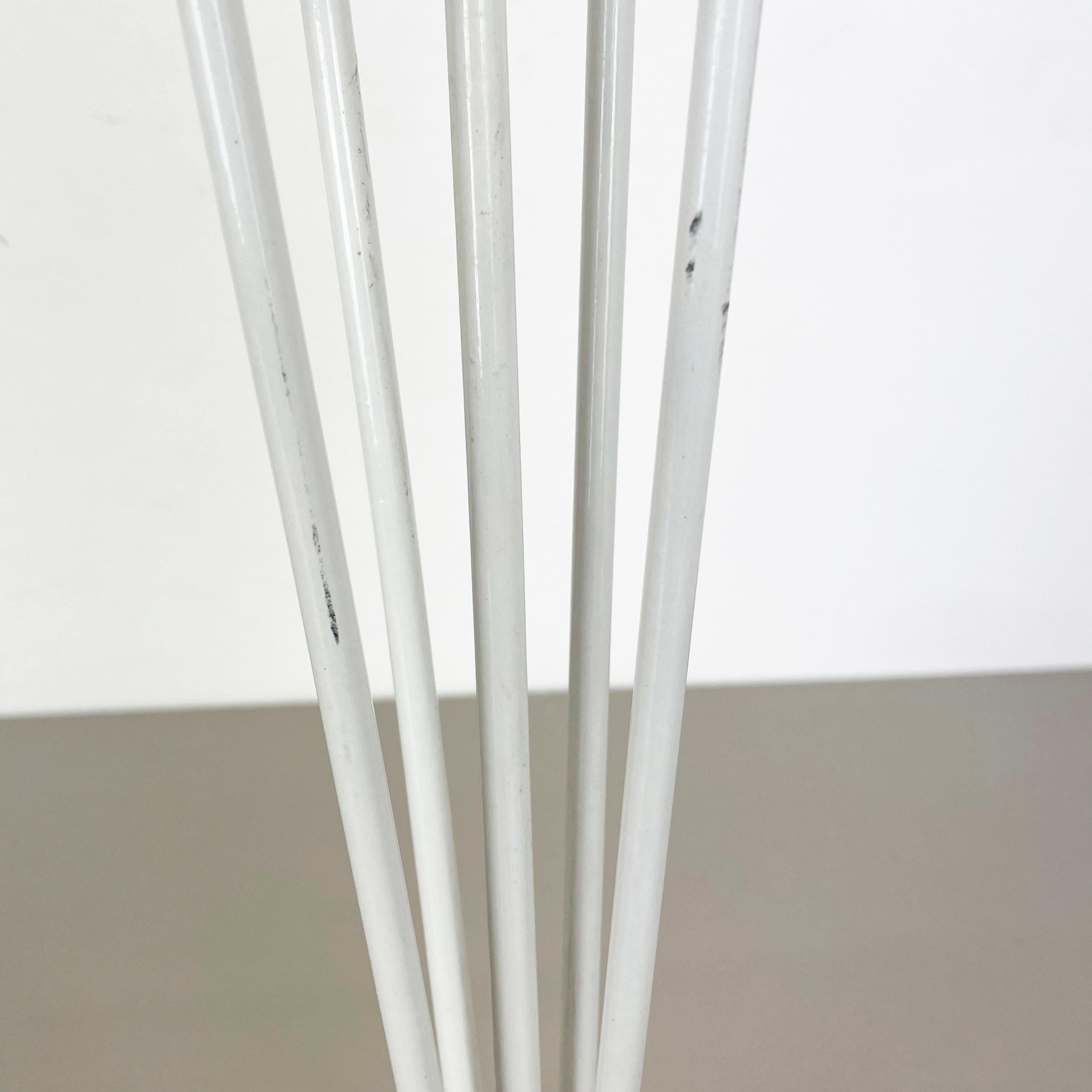 Minimalistischer Metall-Pop-Art-Schirmständer im Matgot-Stil, Deutschland, 1960er Jahre (Mitte des 20. Jahrhunderts) im Angebot