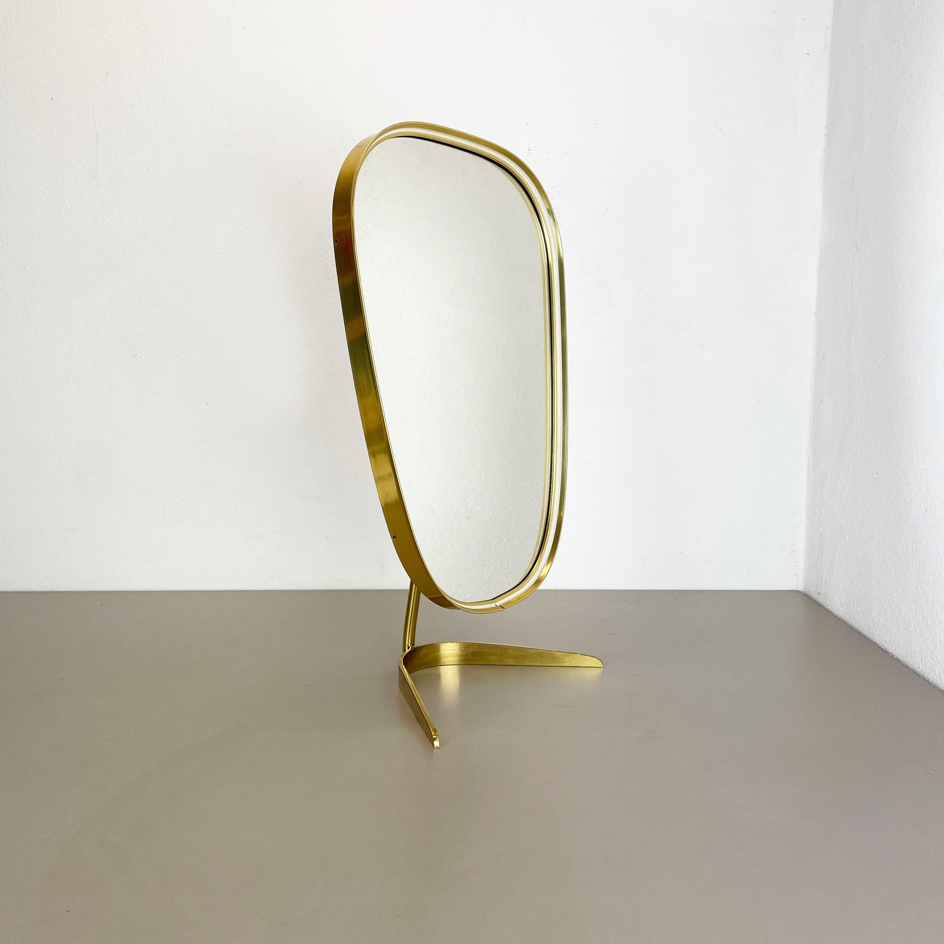 Article:

Table mirror


Producer:

Vereinigte Werkstätten München Münchener Zierspiegel


Origin:

Germany


Material:

Wood, glass, brass


Decade:

1950s


Description:

This original midcentury table mirror was