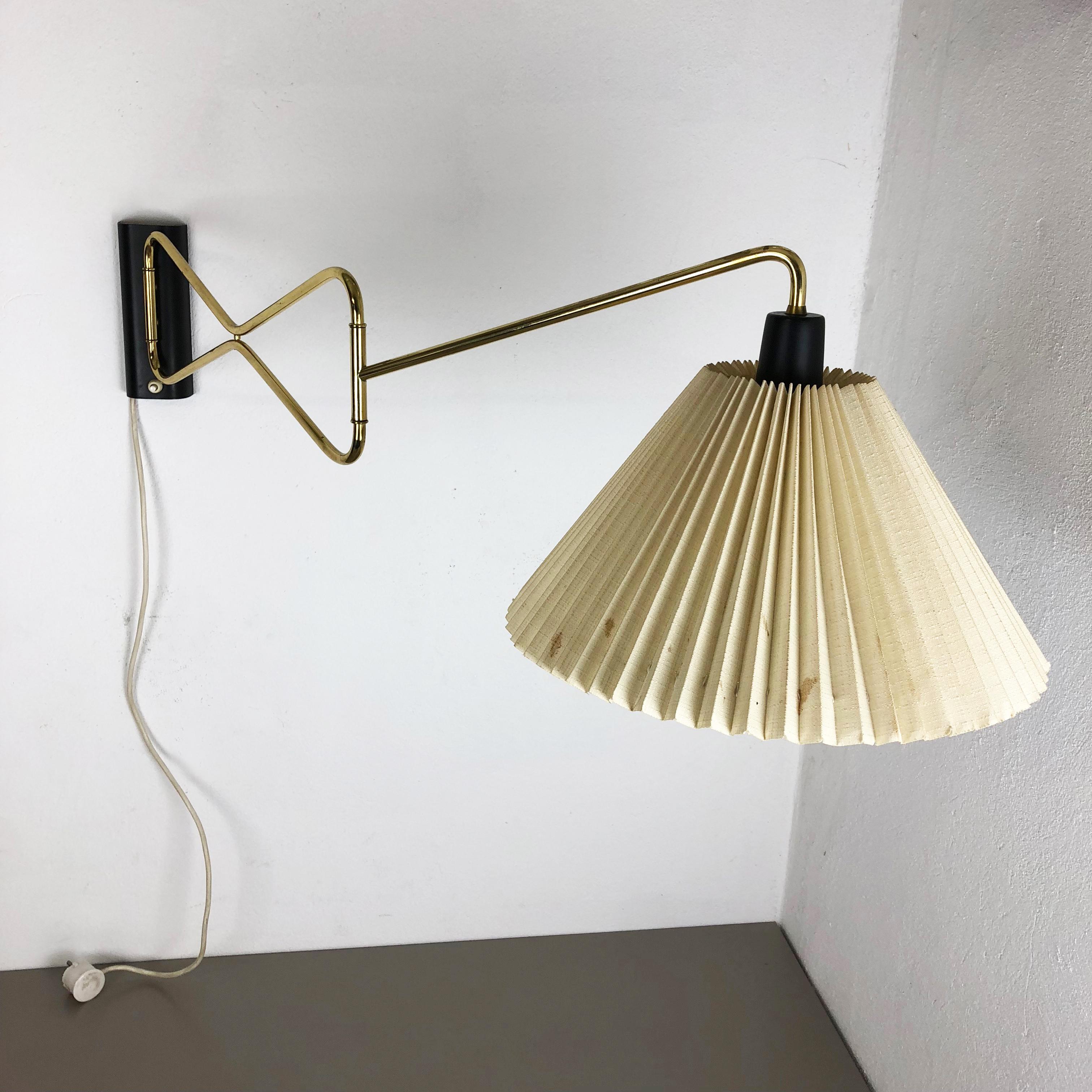 Original Modernist 1950s Brass Metal Swing Wall Light Made by Cosack, Germany In Good Condition In Kirchlengern, DE