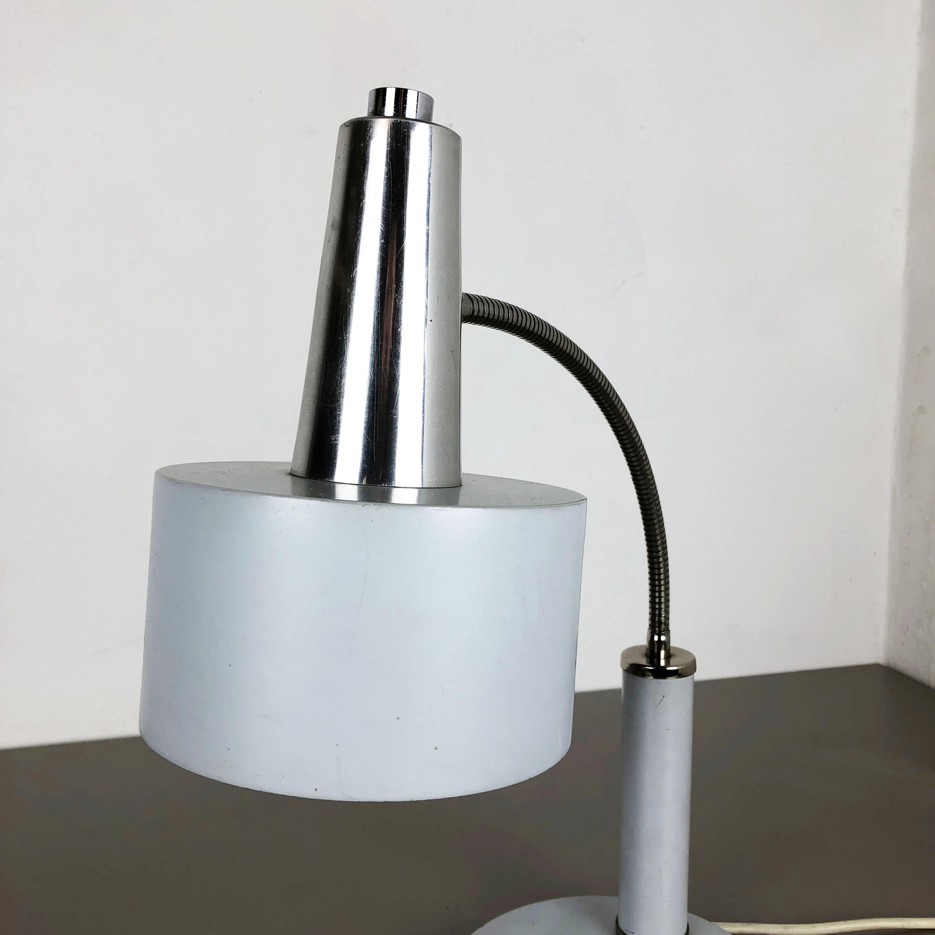 Original Modernist 1960s Metal Table Light Made by SIS Lights Attrib., Germany In Good Condition For Sale In Kirchlengern, DE