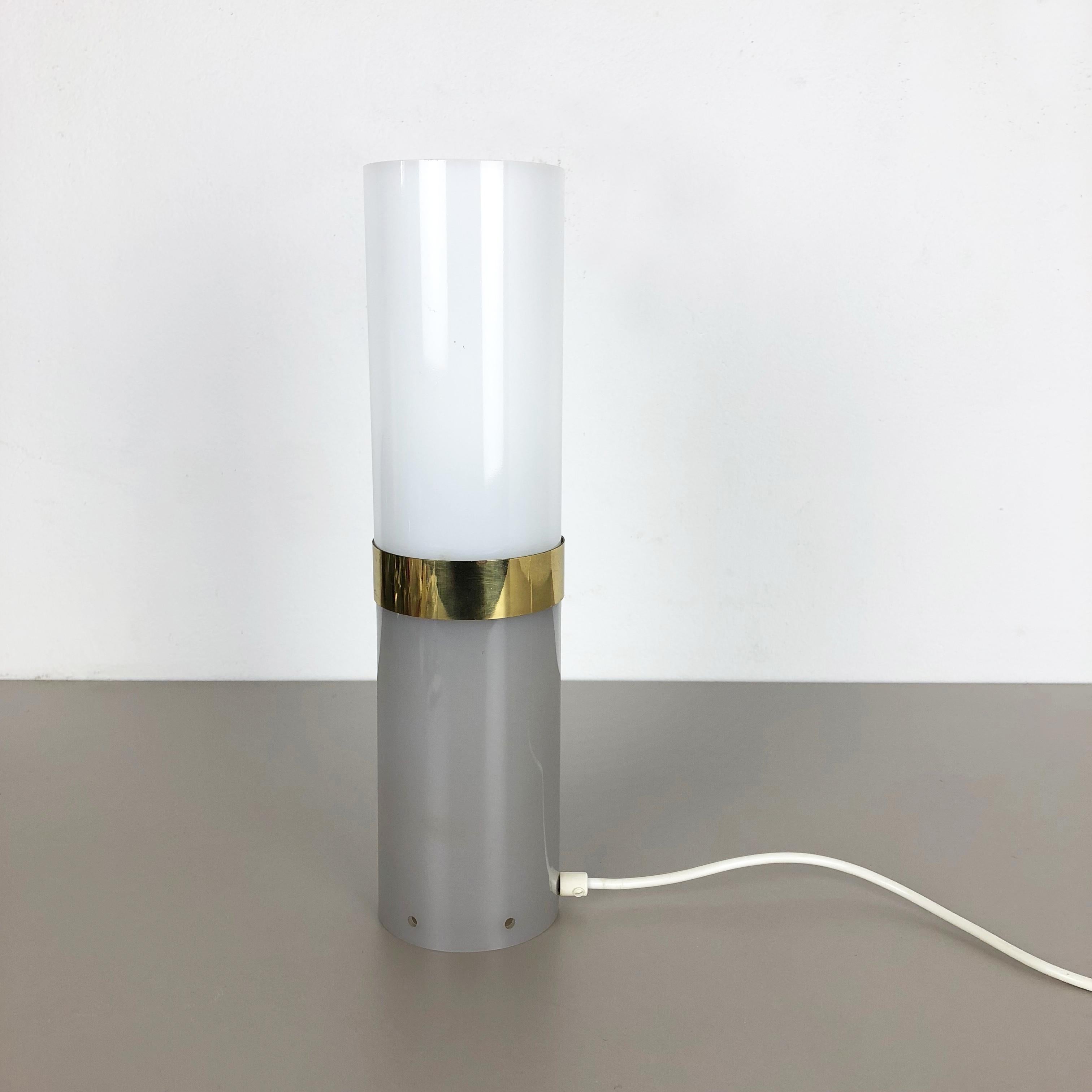 Lampe de bureau tube en acrylique moderniste d'origine de style Stilnovo, fabriquée en Italie, années 1960 en vente 11