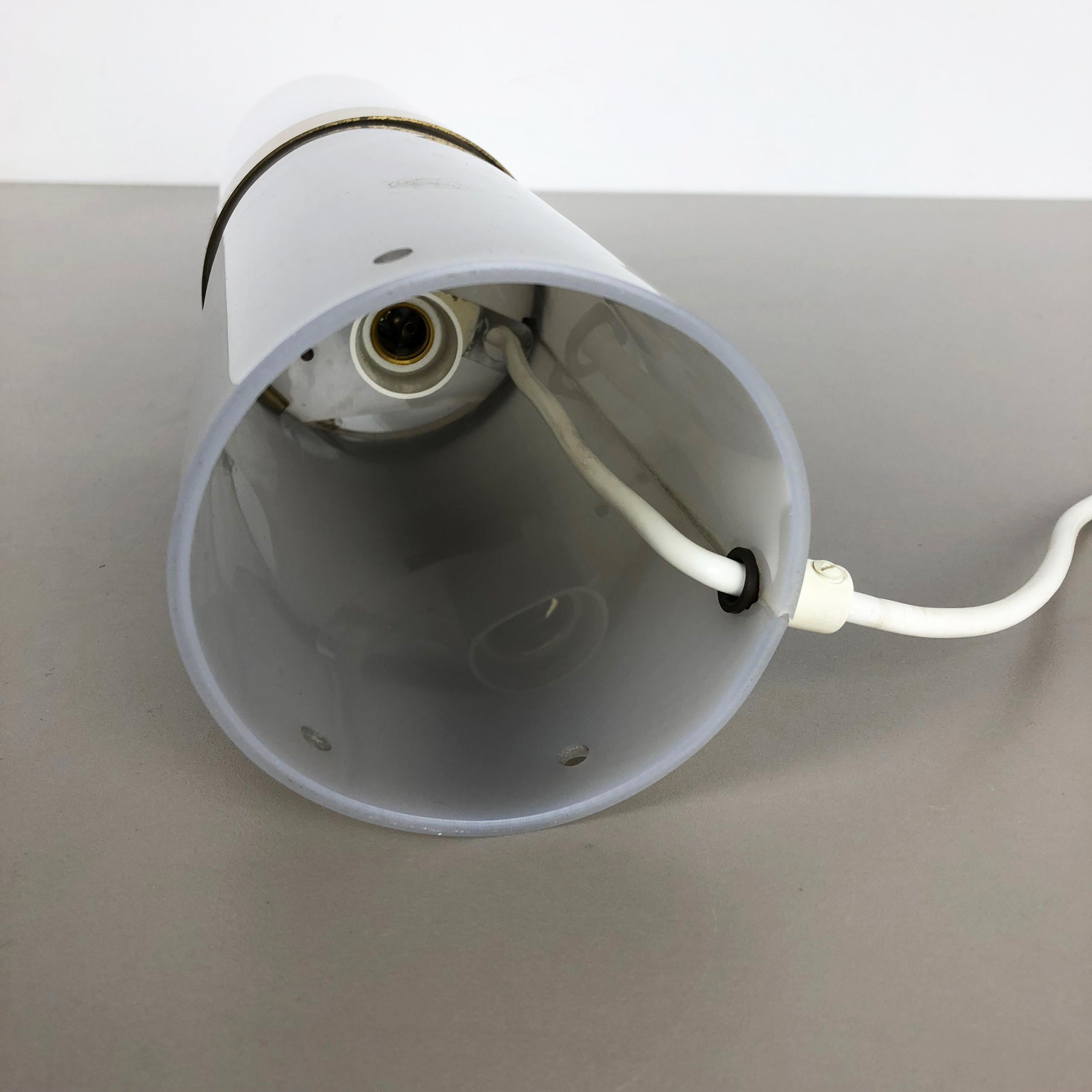 Lampe de bureau tube en acrylique moderniste d'origine de style Stilnovo, fabriquée en Italie, années 1960 en vente 2