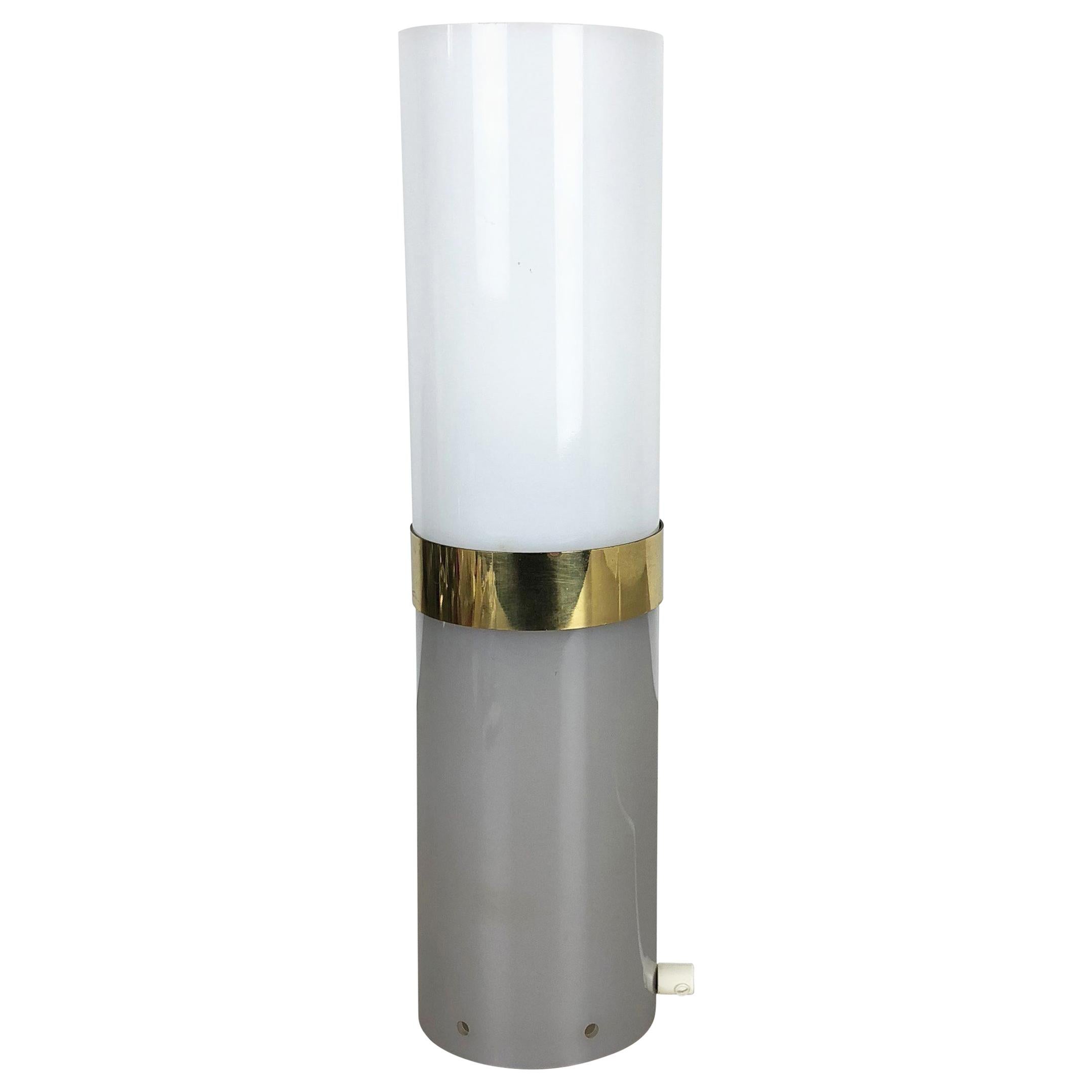 Lampe de bureau tube en acrylique moderniste d'origine de style Stilnovo, fabriquée en Italie, années 1960 en vente