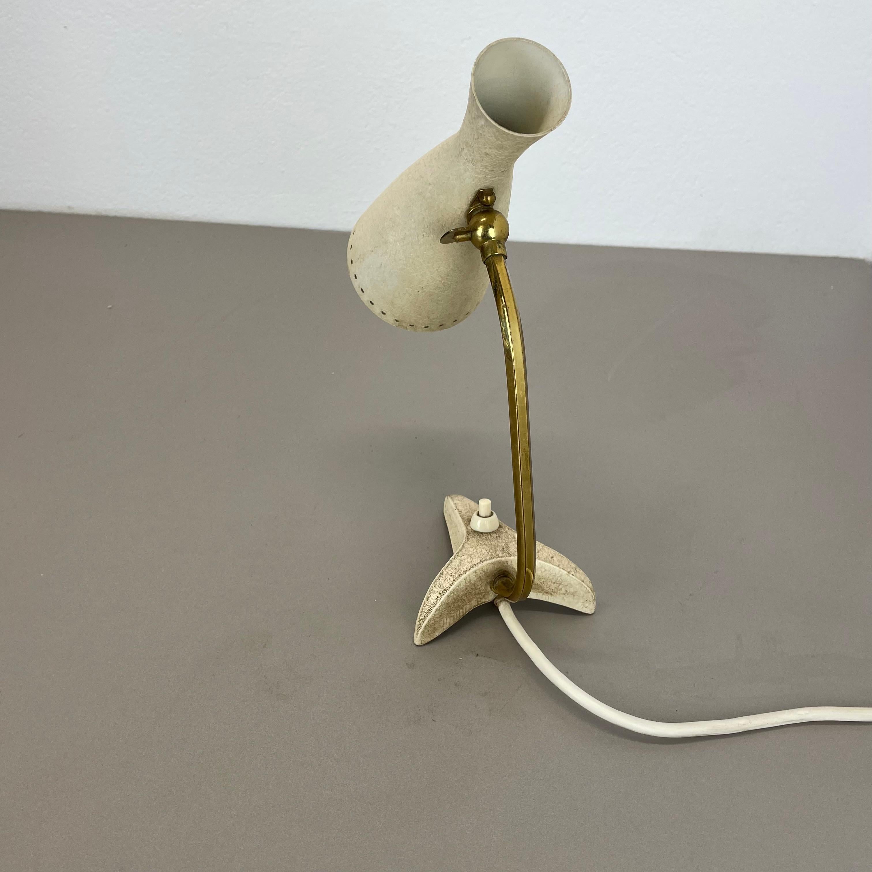 Lampe de bureau moderniste originale en métal beige par Cosack, Allemagne, années 1960 en vente 6