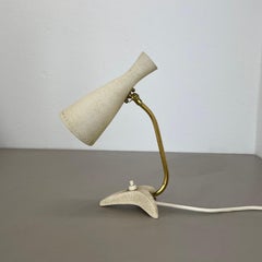 Originale lampada da tavolo modernista in metallo beige di Cosack, Germania, anni '60