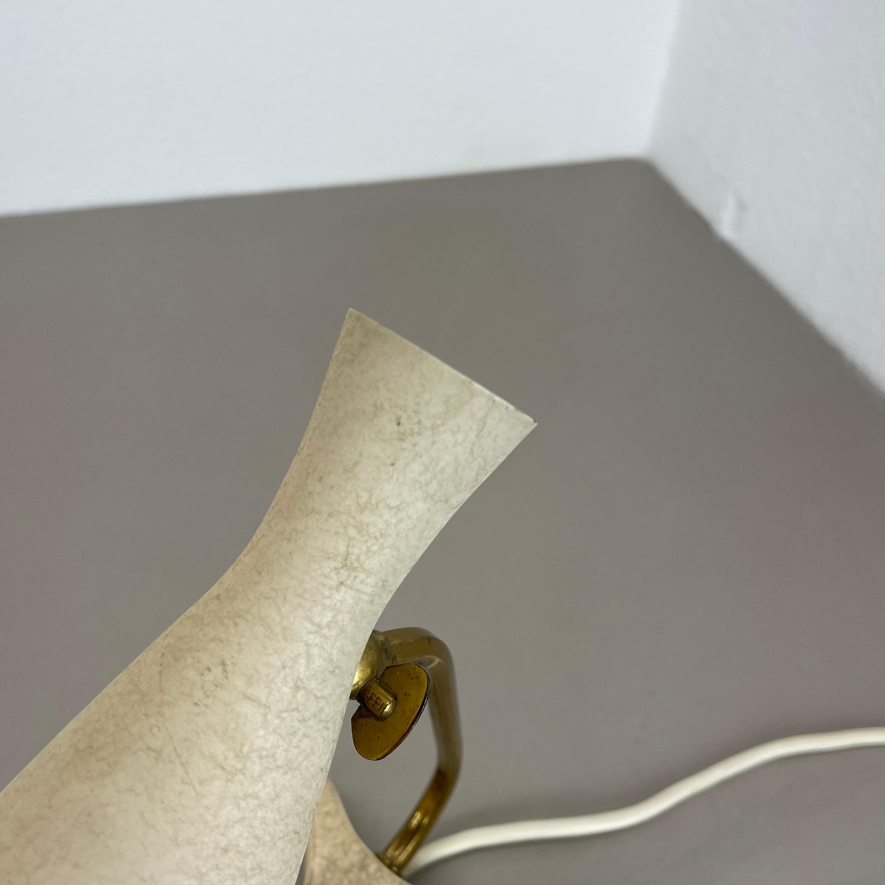 Milieu du XXe siècle Lampe de bureau moderniste originale en métal beige par Cosack, Allemagne, années 1960 en vente