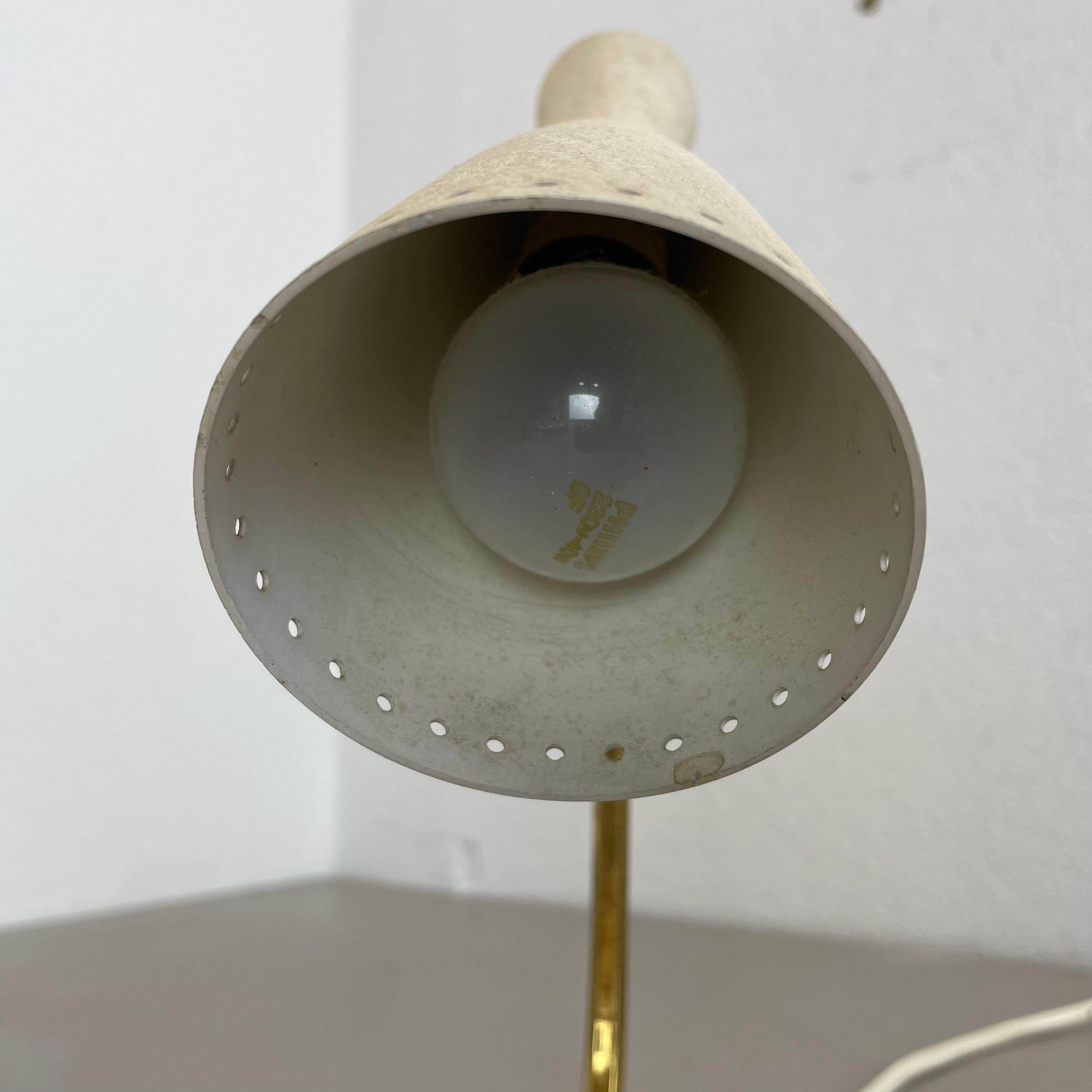 Lampe de bureau moderniste originale en métal beige par Cosack, Allemagne, années 1960 en vente 2