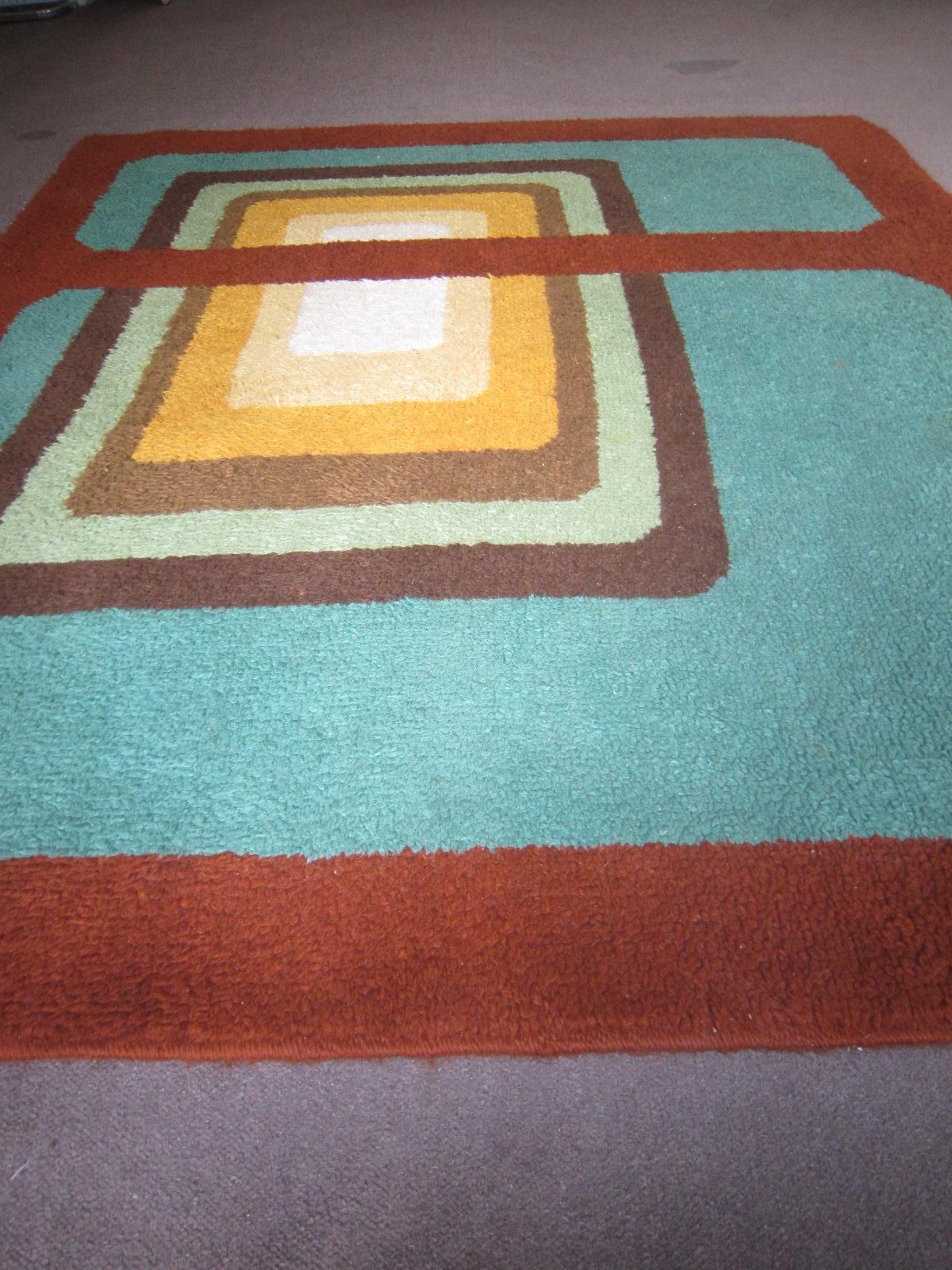 geometric pattern carpet