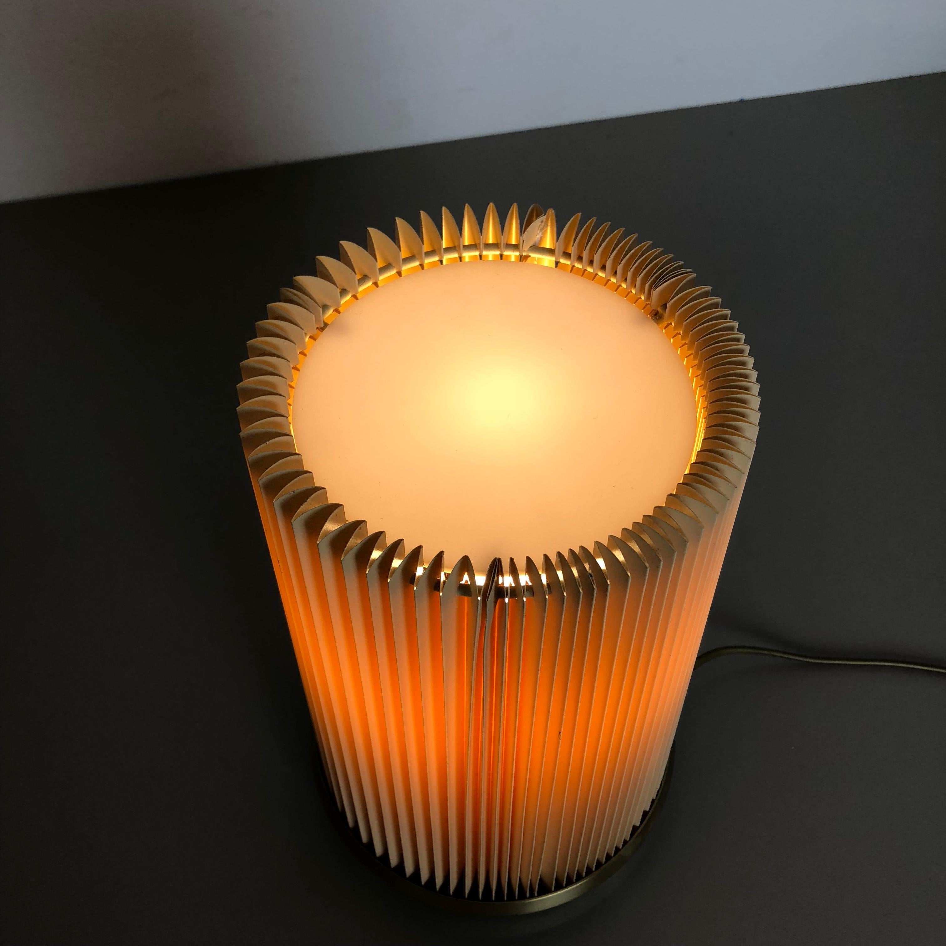 Lampe de table originale de style moderniste énorme Stilnovo avec base en laiton:: Italie:: 1970 en vente 11