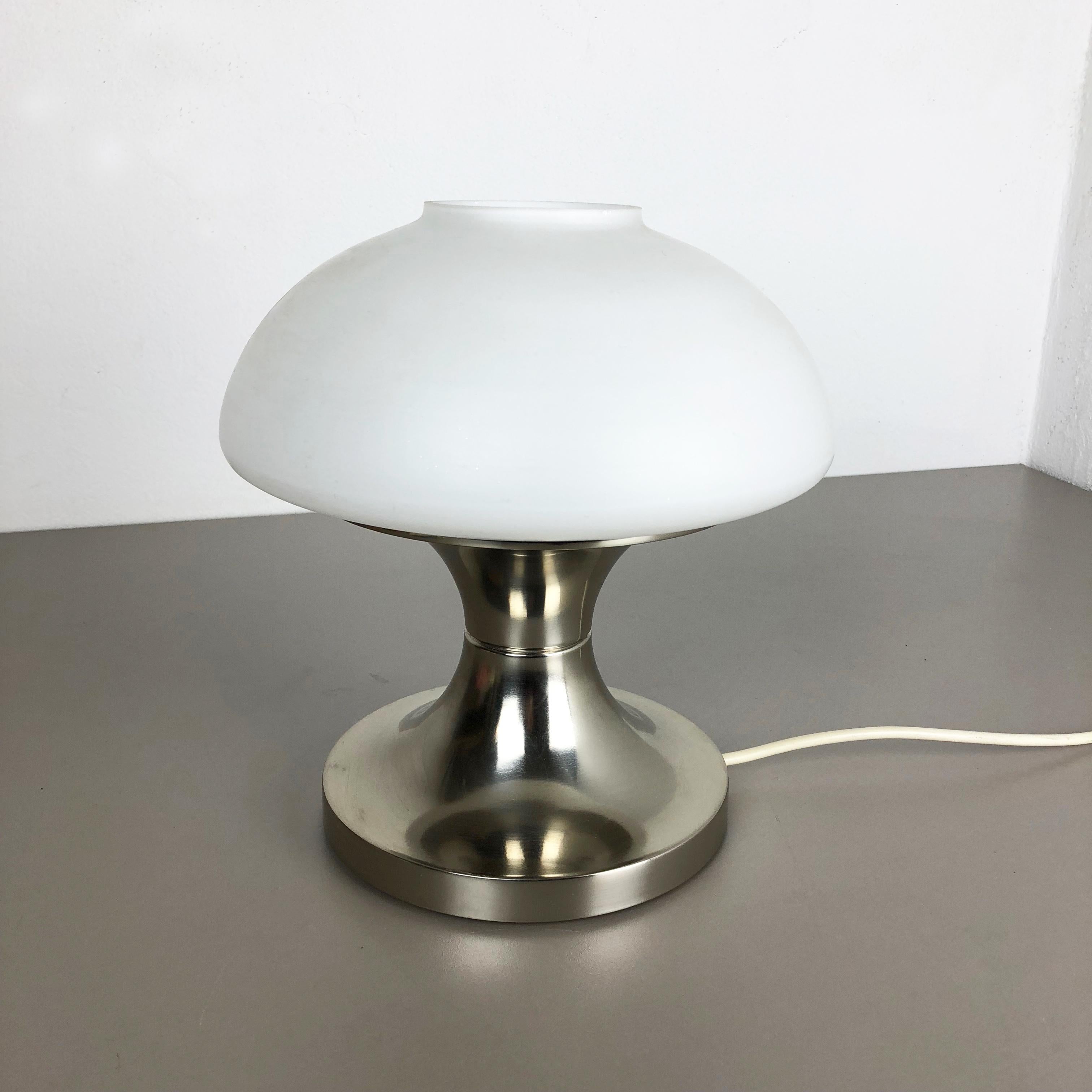 Mid-Century Modern Lampe de table spoutnik originale et moderniste avec abat-jour opale:: Italie:: 1970 en vente