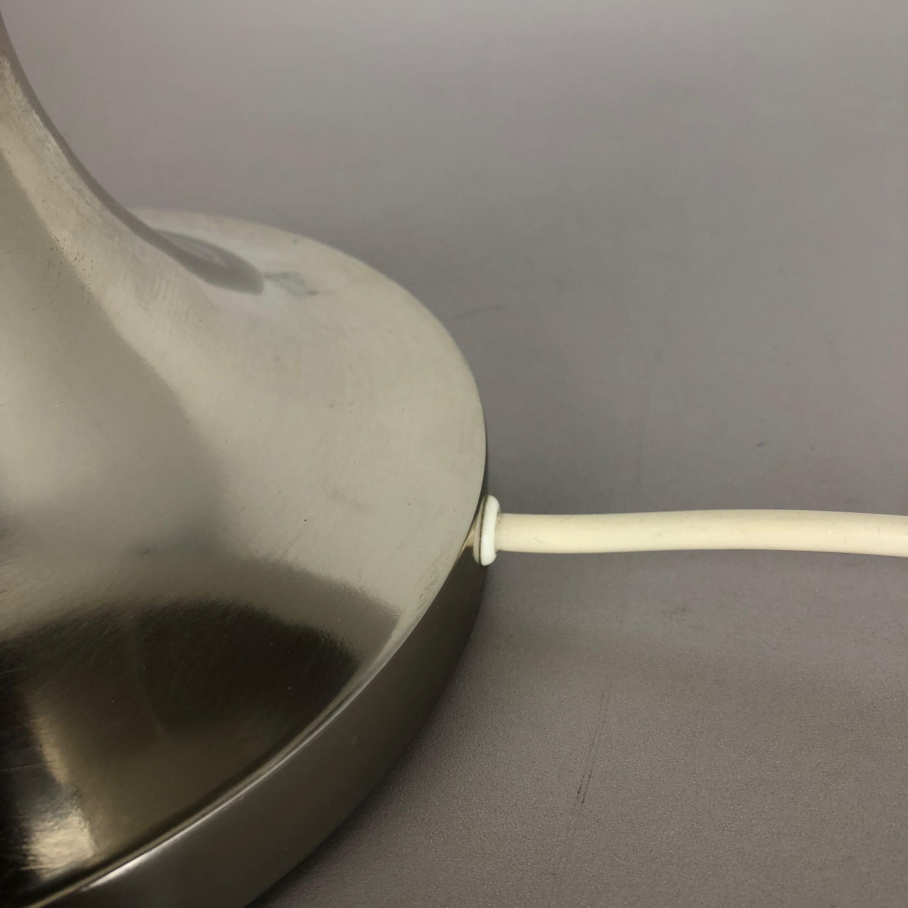 italien Lampe de table spoutnik originale et moderniste avec abat-jour opale:: Italie:: 1970 en vente