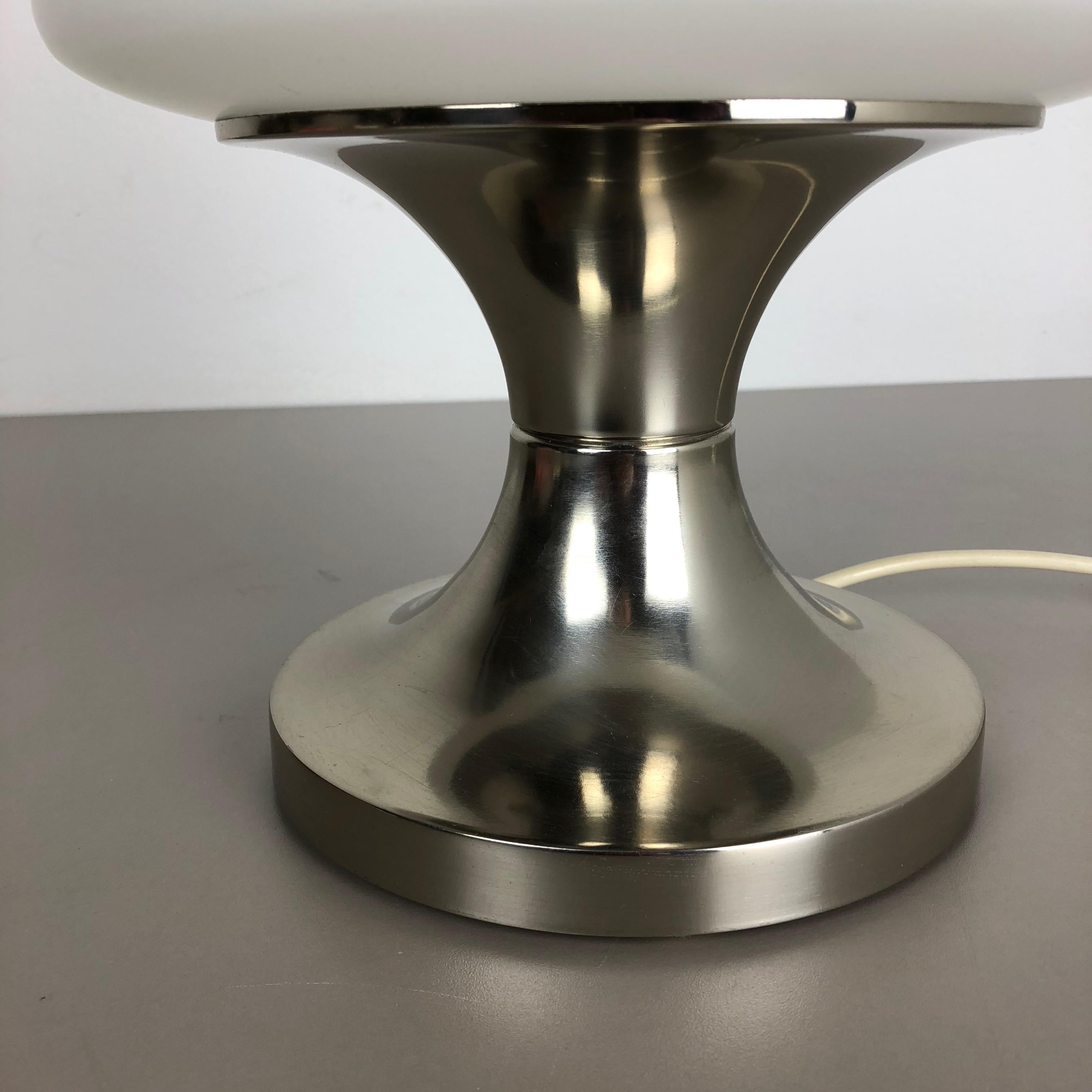 Original Modernist Mushroom Sputnik Table Light with Opal Shade, Italy, 1970s In Good Condition For Sale In Kirchlengern, DE