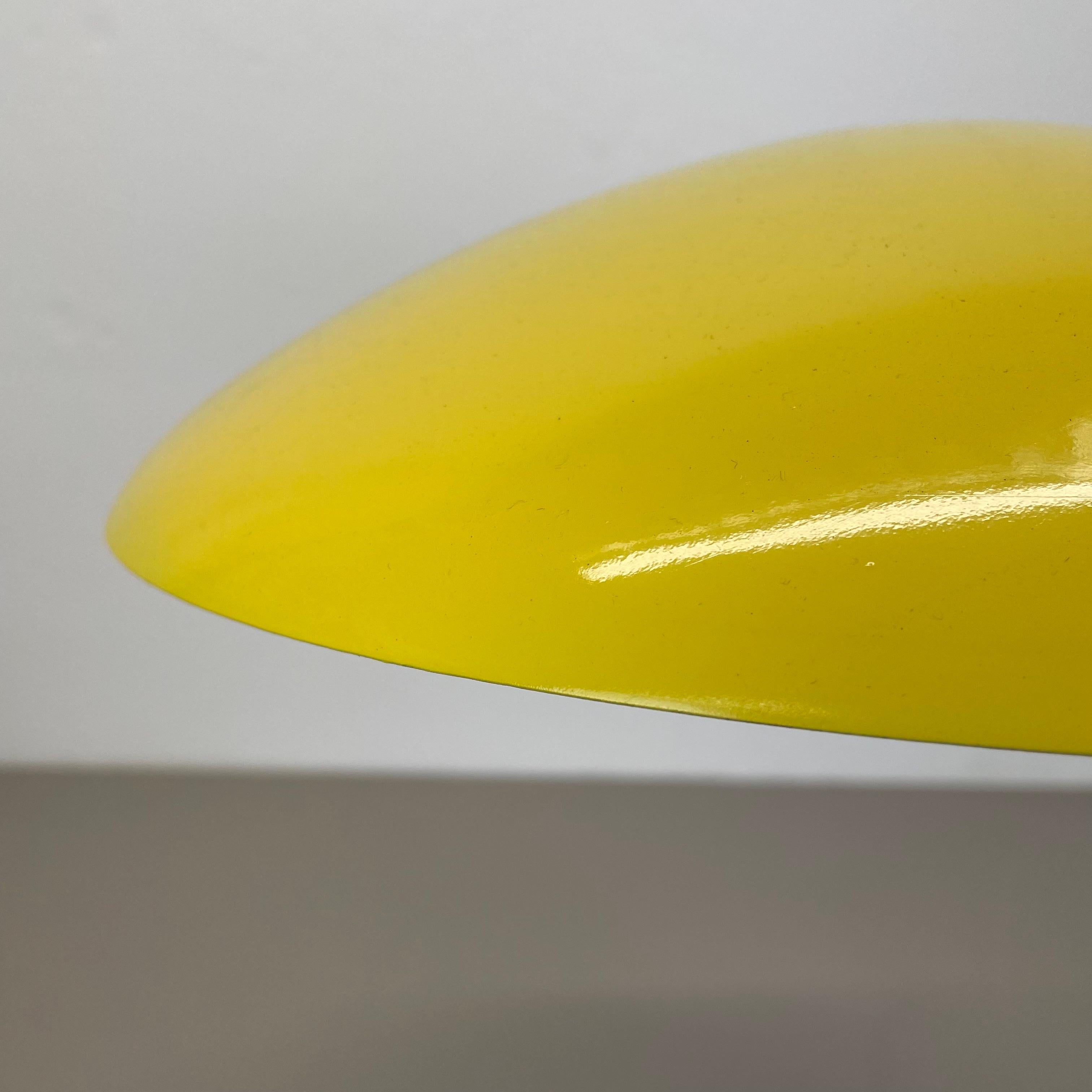 Lampe de table moderniste originale en métal jaune par Cosack Leuchen, Allemagne, années 1960 en vente 4