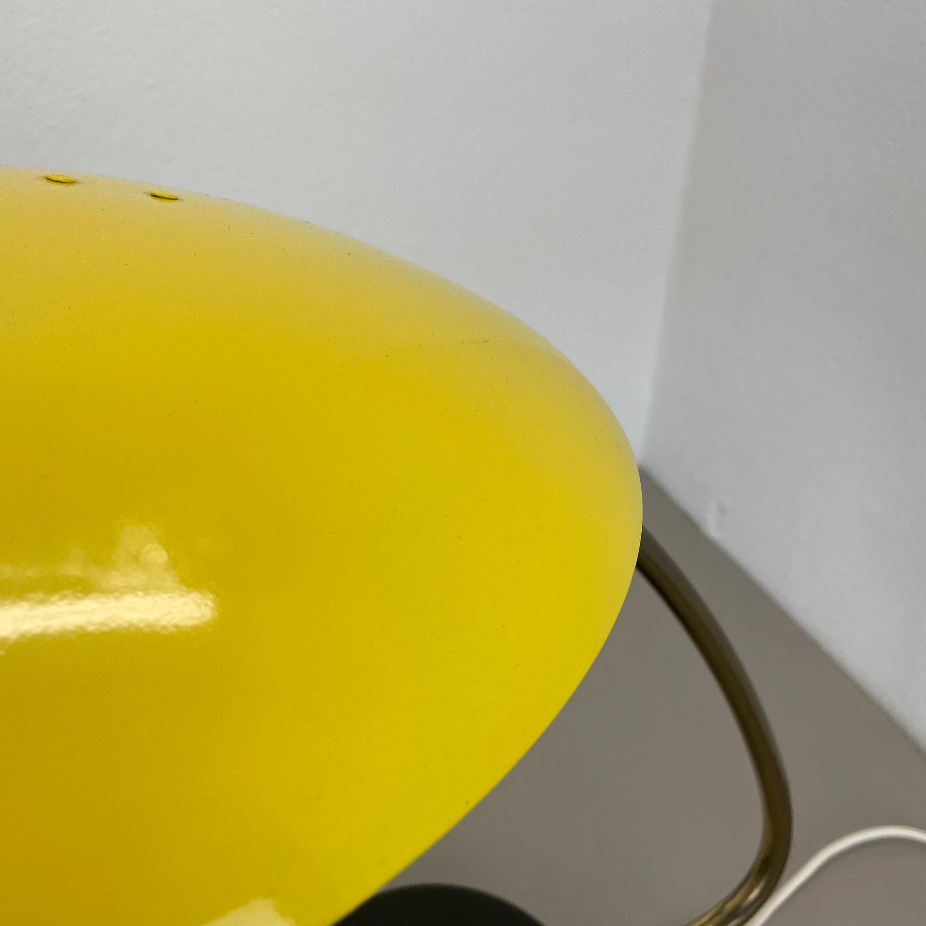 Lampe de table moderniste originale en métal jaune par Cosack Leuchen, Allemagne, années 1960 en vente 6