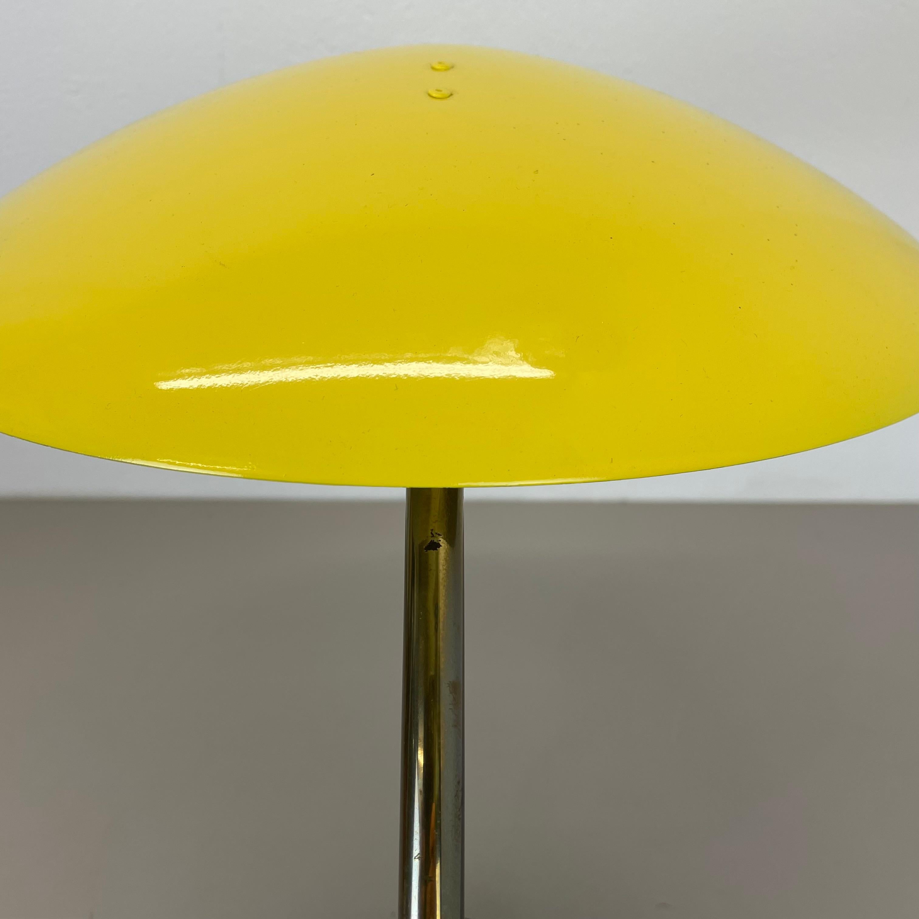 Lampe de table moderniste originale en métal jaune par Cosack Leuchen, Allemagne, années 1960 en vente 8