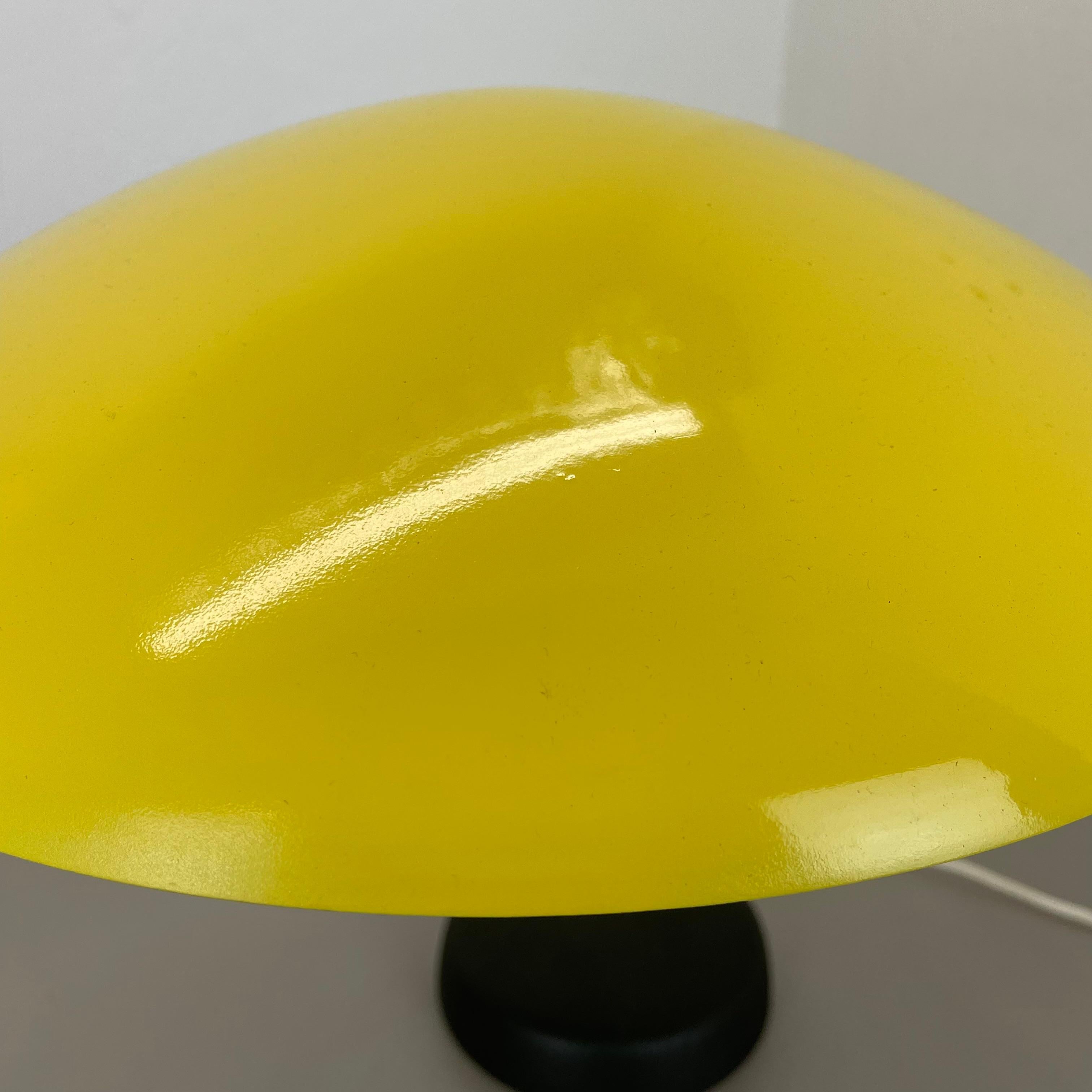 Lampe de table moderniste originale en métal jaune par Cosack Leuchen, Allemagne, années 1960 en vente 11