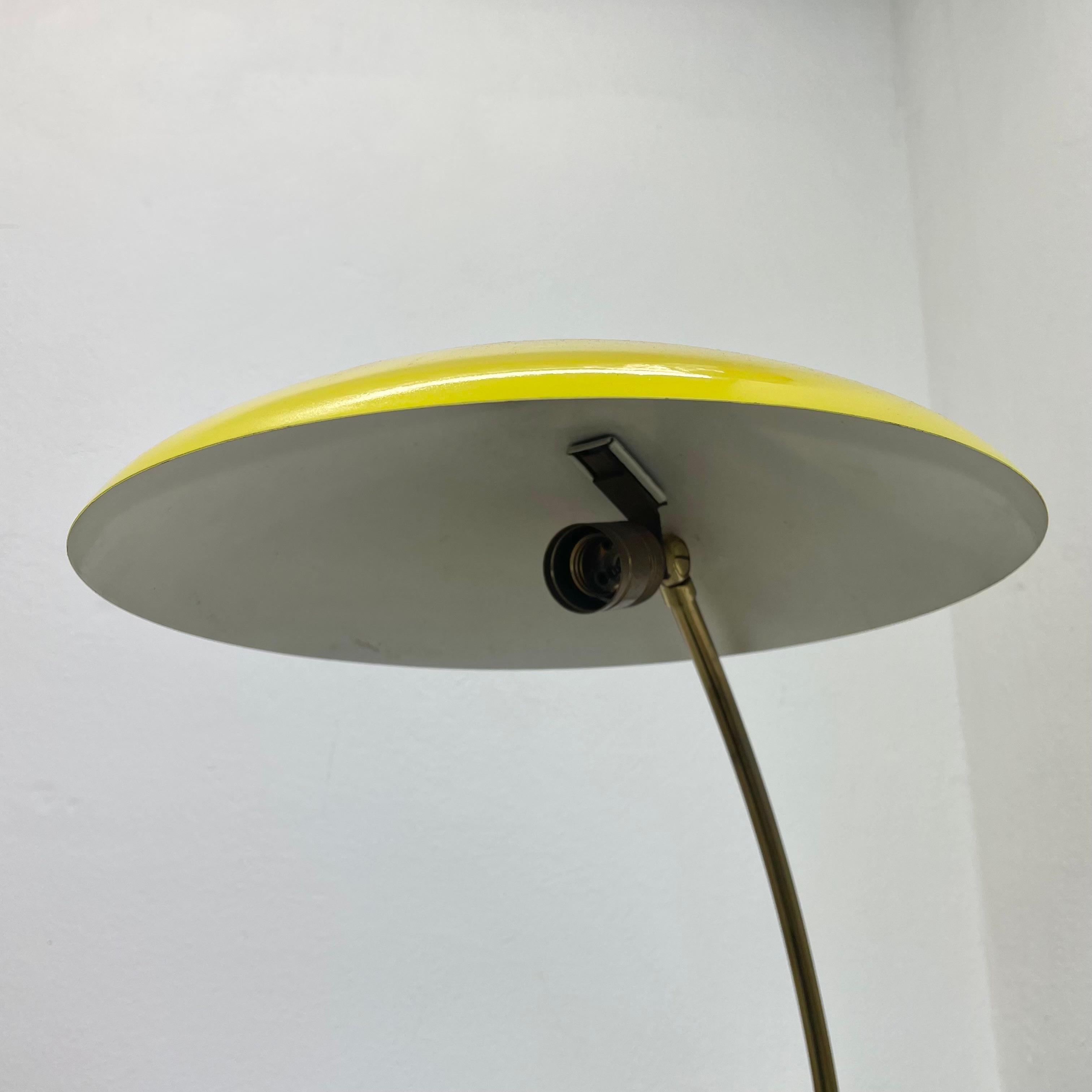 Lampe de table moderniste originale en métal jaune par Cosack Leuchen, Allemagne, années 1960 en vente 13