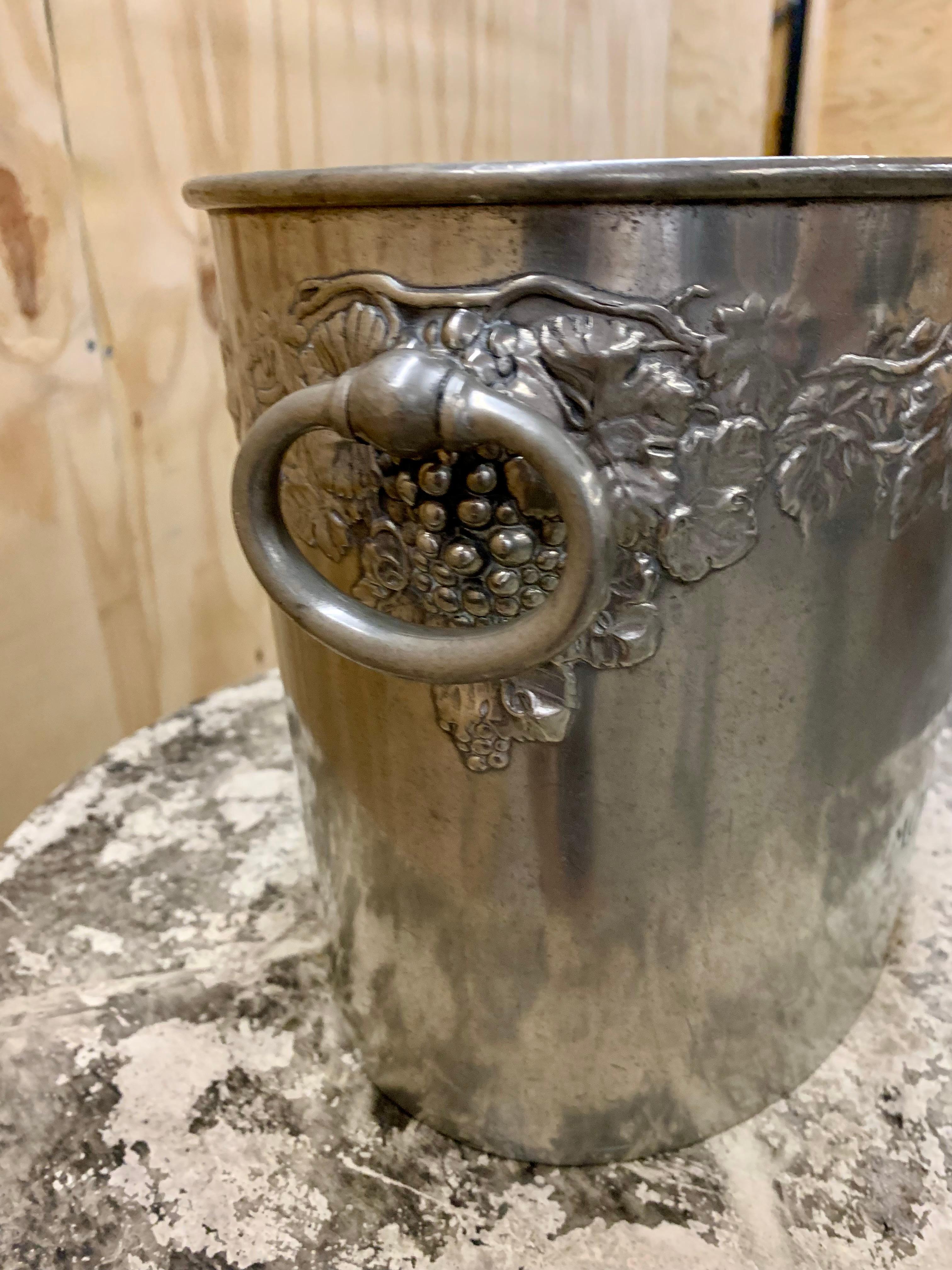 Français Glacière à champagne originale en fer blanc Möet & Chandon en vente
