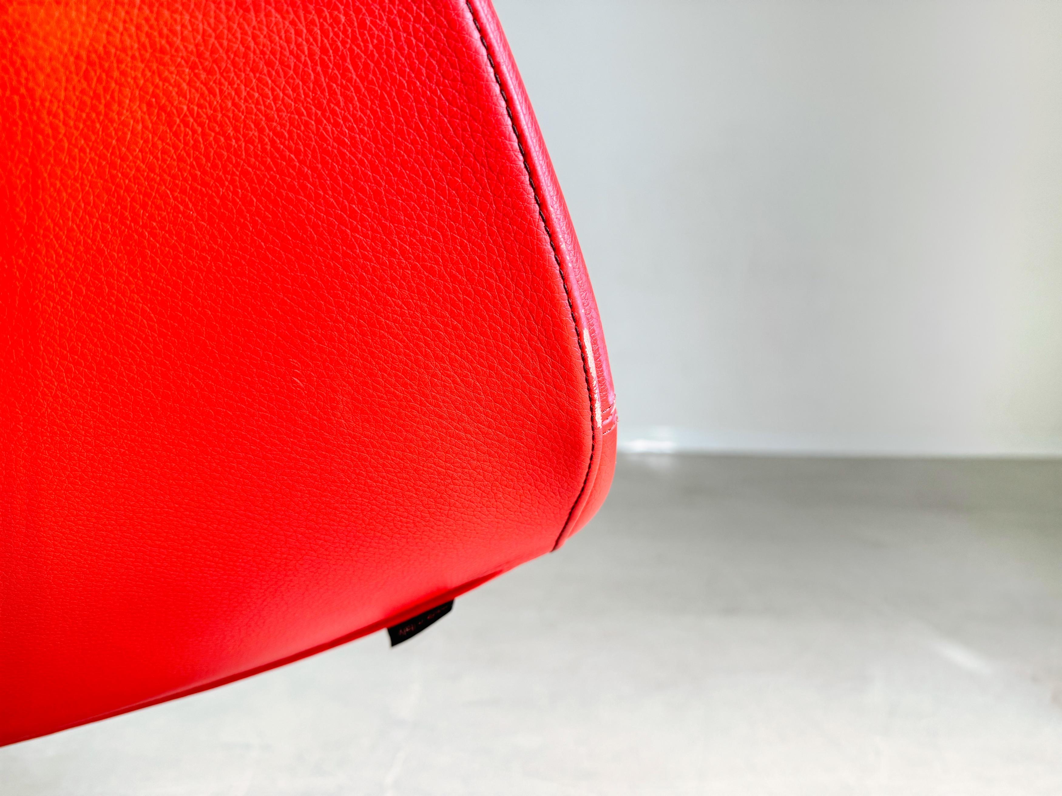 Fauteuil original Moroso rouge Patricia Urquiola pivotant Bon état - En vente à Berlin, DE