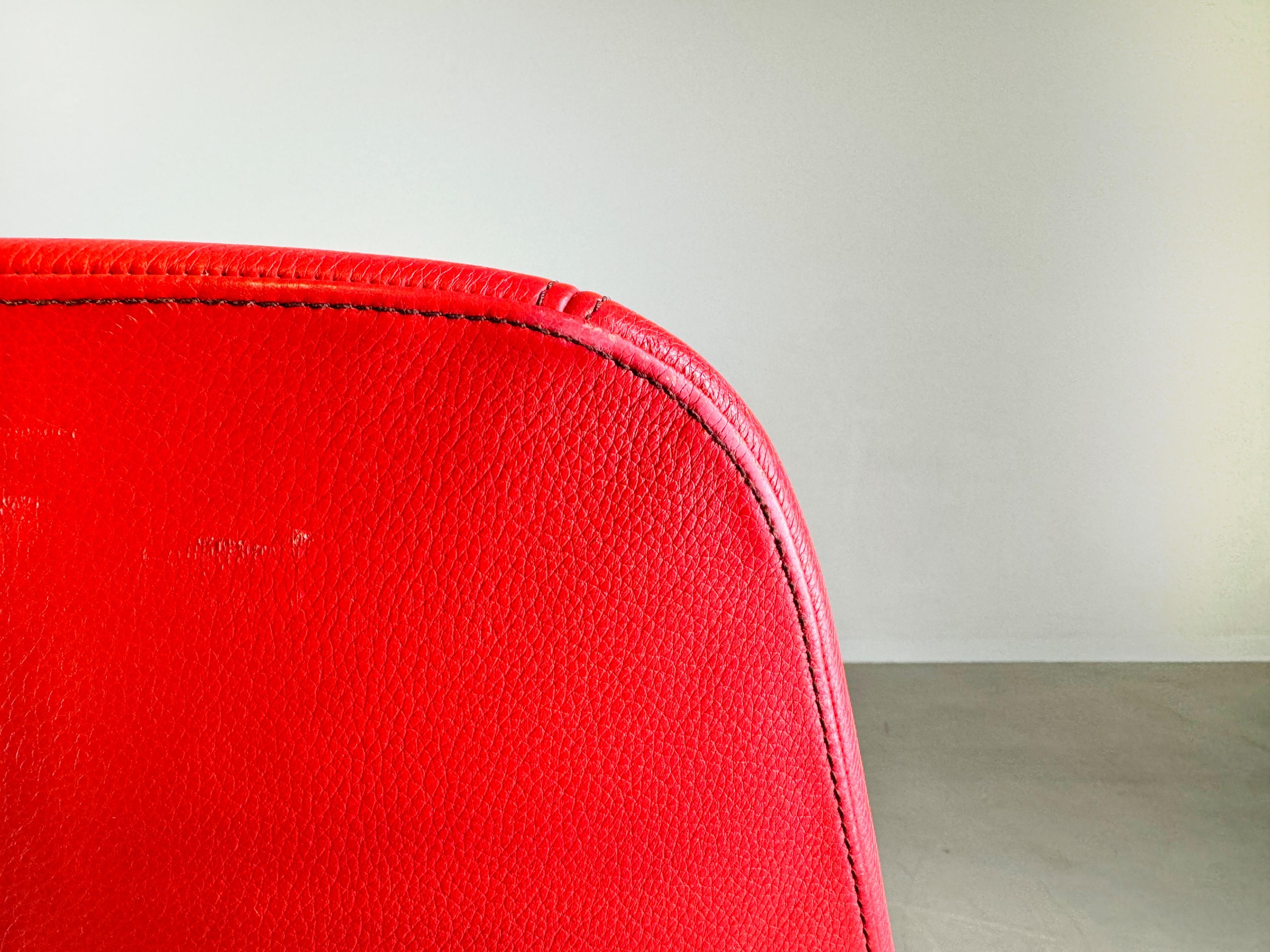 Fauteuil original Moroso rouge Patricia Urquiola pivotant en vente 1