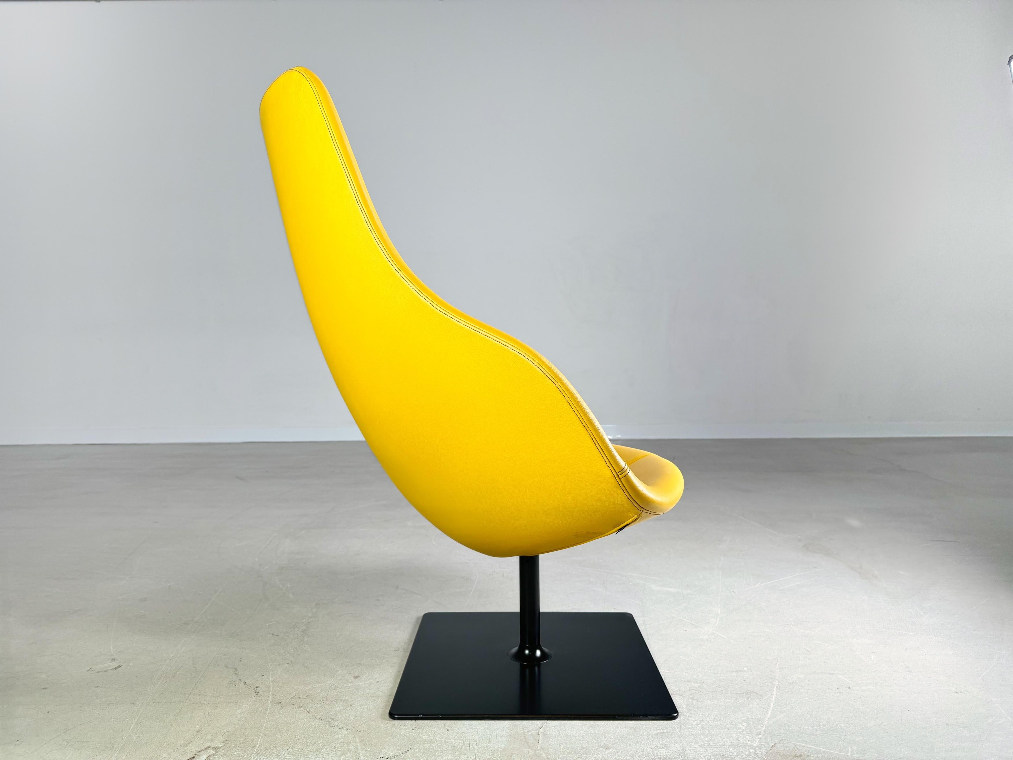 Original Moroso armchair leather yellow Patricia Urquiola swivel In Good Condition For Sale In Berlin, DE