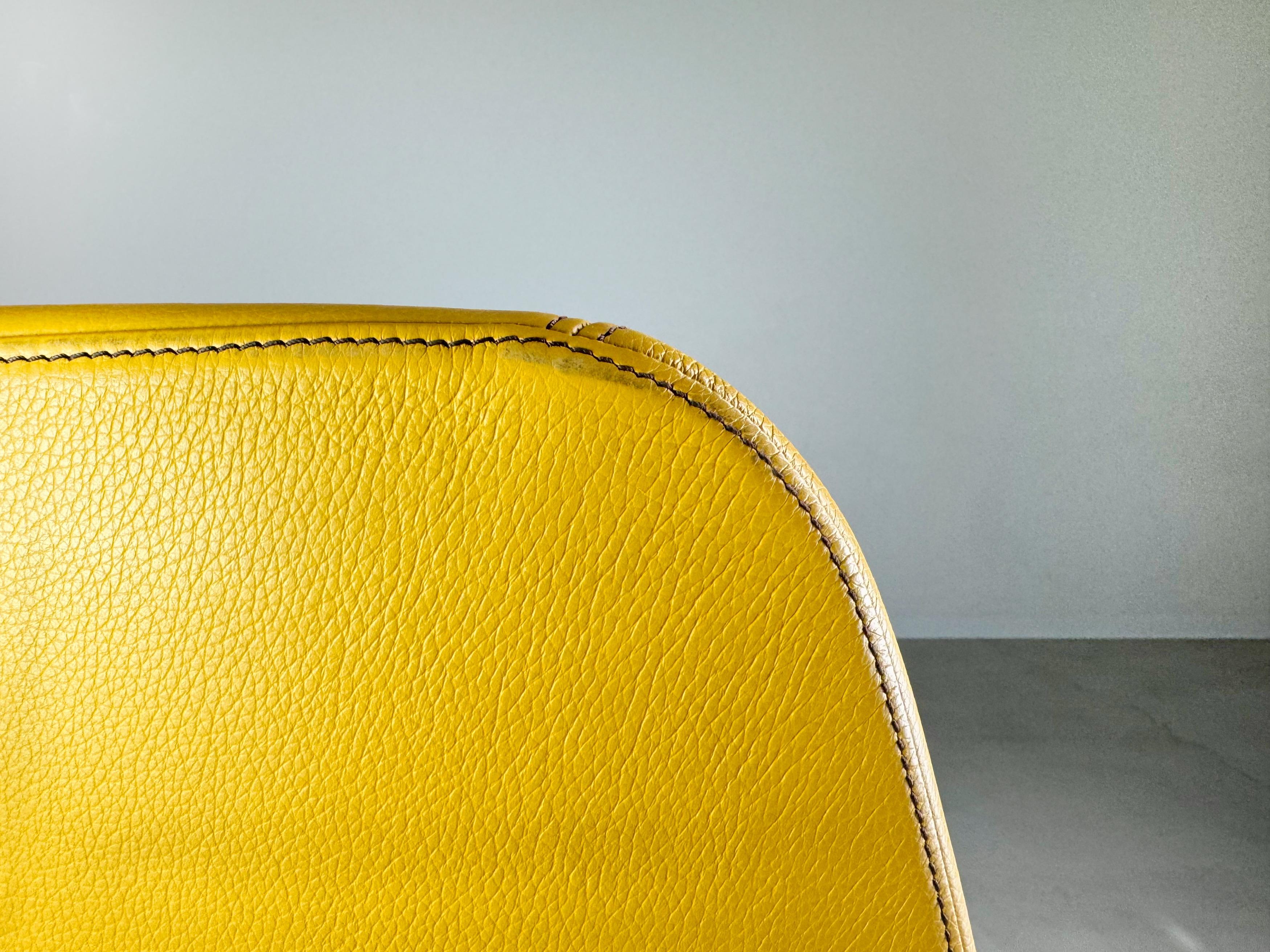 Original Moroso armchair leather yellow Patricia Urquiola swivel For Sale 1