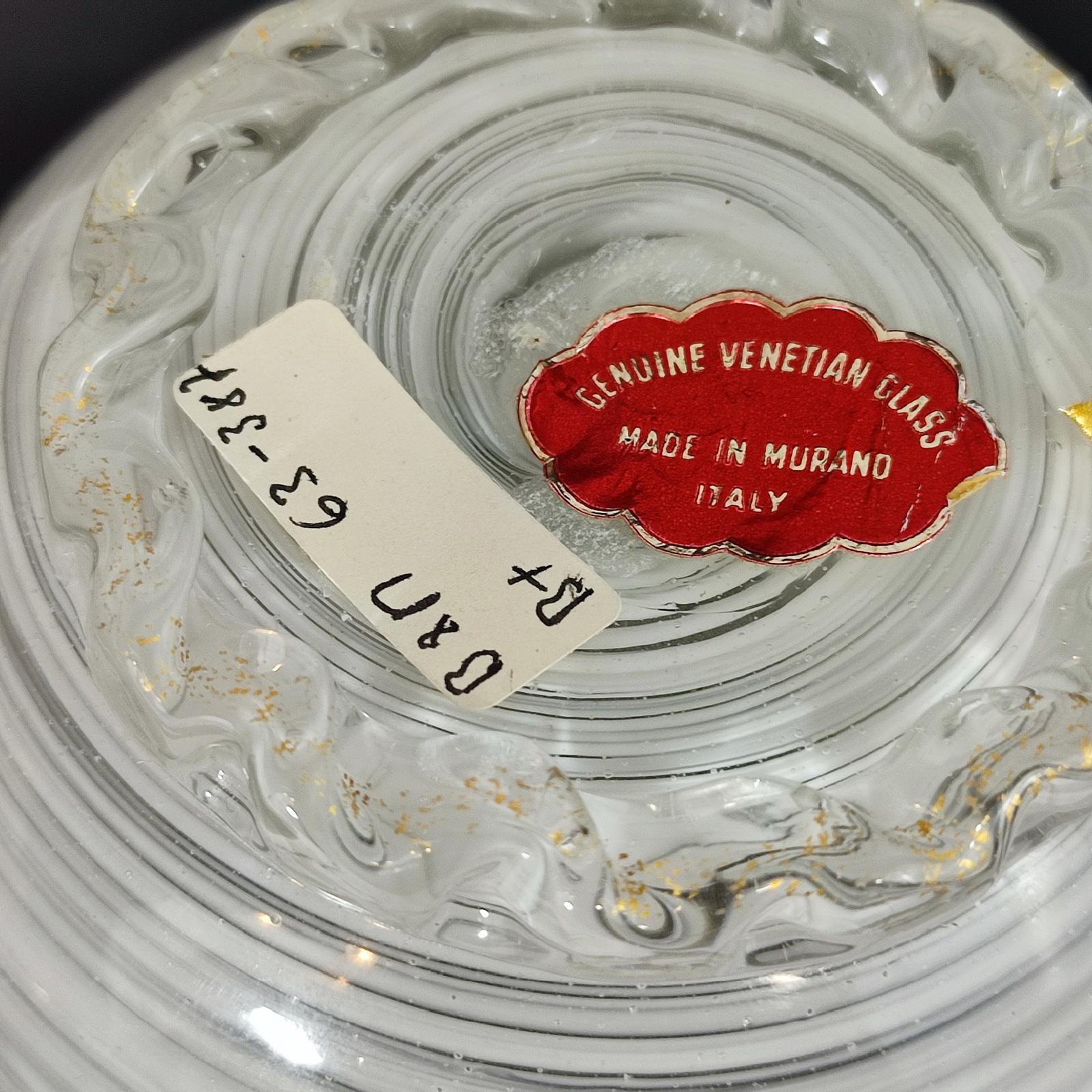 Original Jarrón Pañuelo de Vidrio Artístico de Murano en Lattimo Filigrana con Lámina de Oro en venta 7