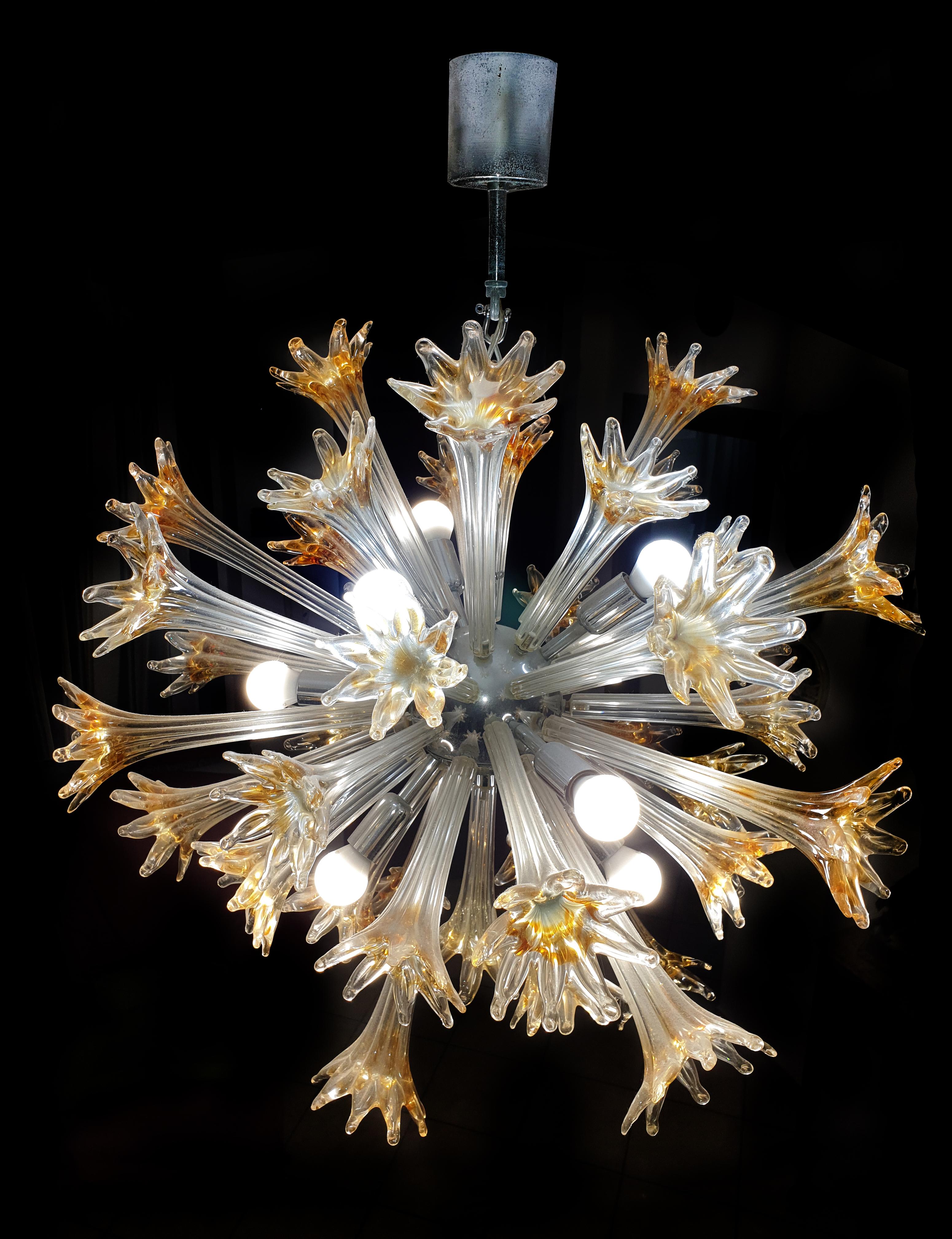 Extraordinary and very rare chandelier esprit by Toni Zuccheri for Venini. Object of desire of interior designers all-over the world.