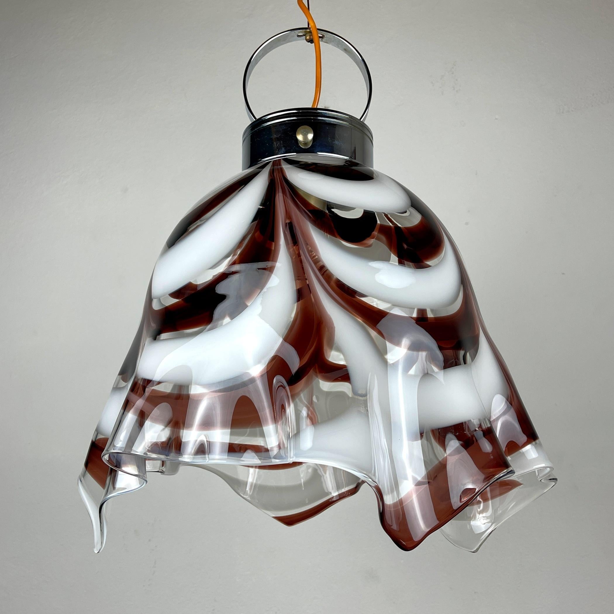 Lampe à suspension originale en verre de Murano marron Fazzoletto par AV Mazzega, Italie, 1970  en vente 2