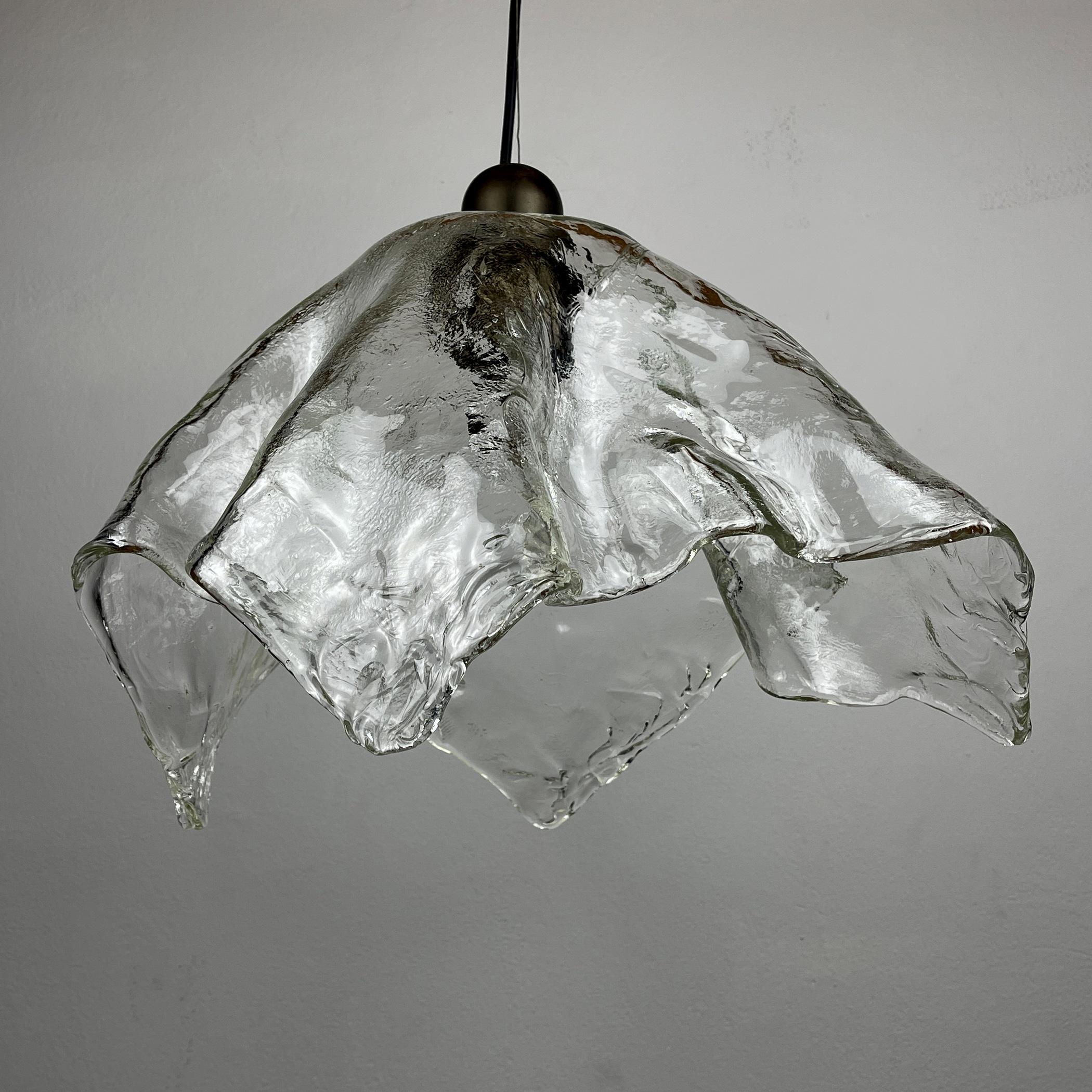 Verre de Murano Lampe à suspension originale en verre de Murano Fazzoletto par AV Mazzega, Italie, années 1950 en vente
