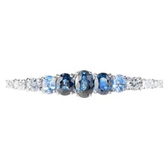Broche d'origine Natkina élégante en saphir bleu et diamants pour elle