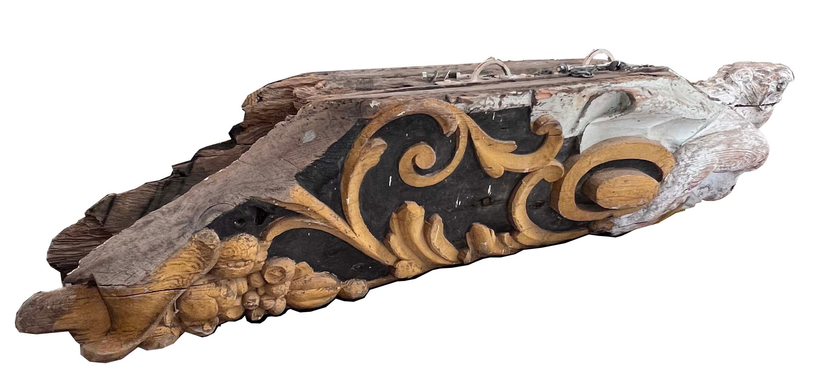 Sculpté à la main Figure de proue originale d'un mât de bateau en vente