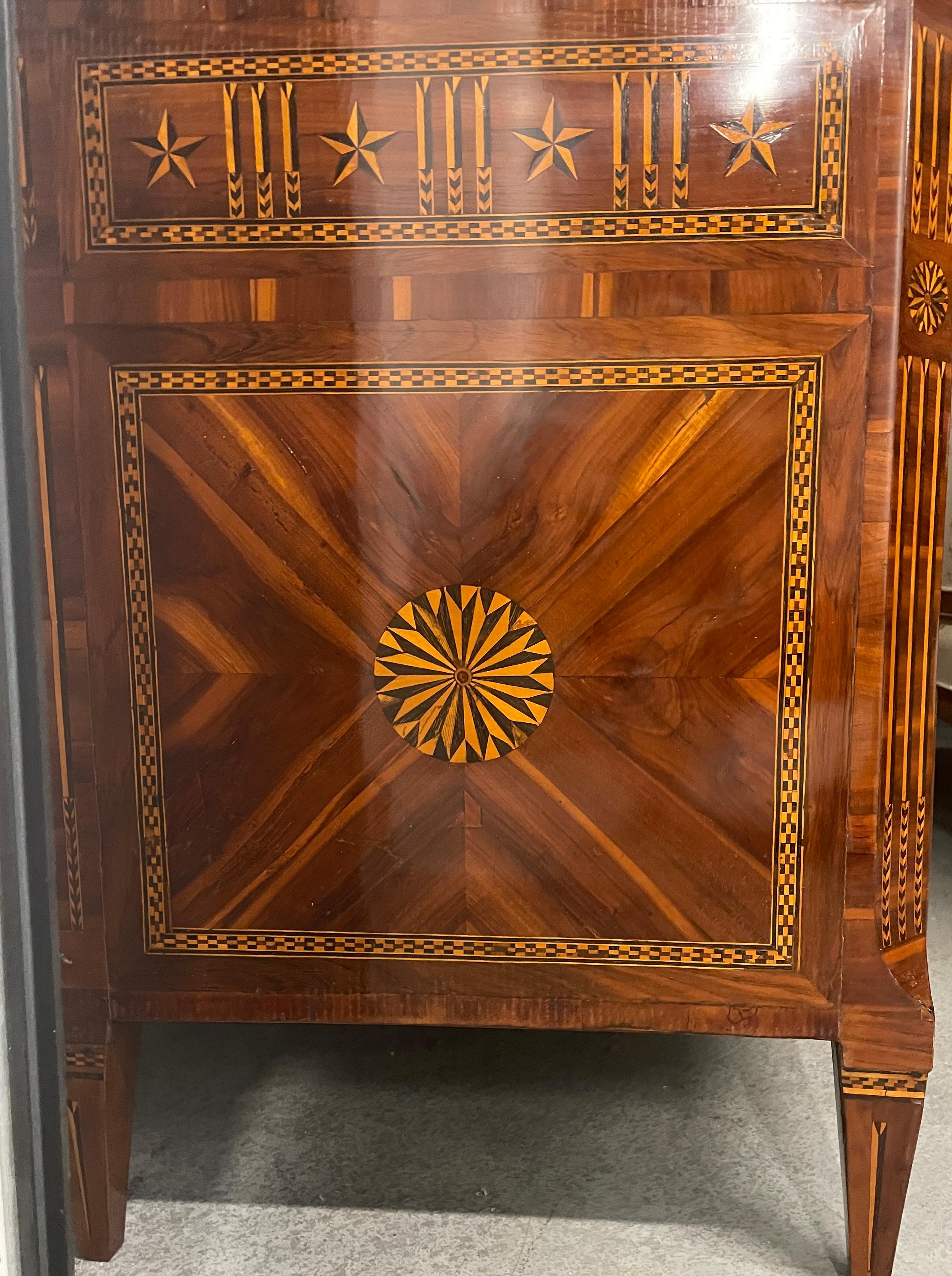 Original neoklassizistische Kommode mit Marmorplatte, Frankreich 1780 im Angebot 2