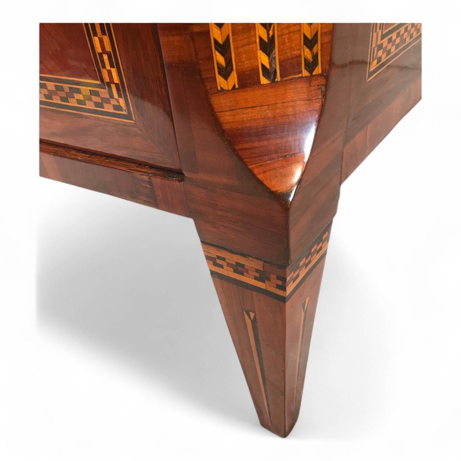 Neoclassico Cassettone neoclassico originale con piano in marmo, Francia, 1780 in vendita