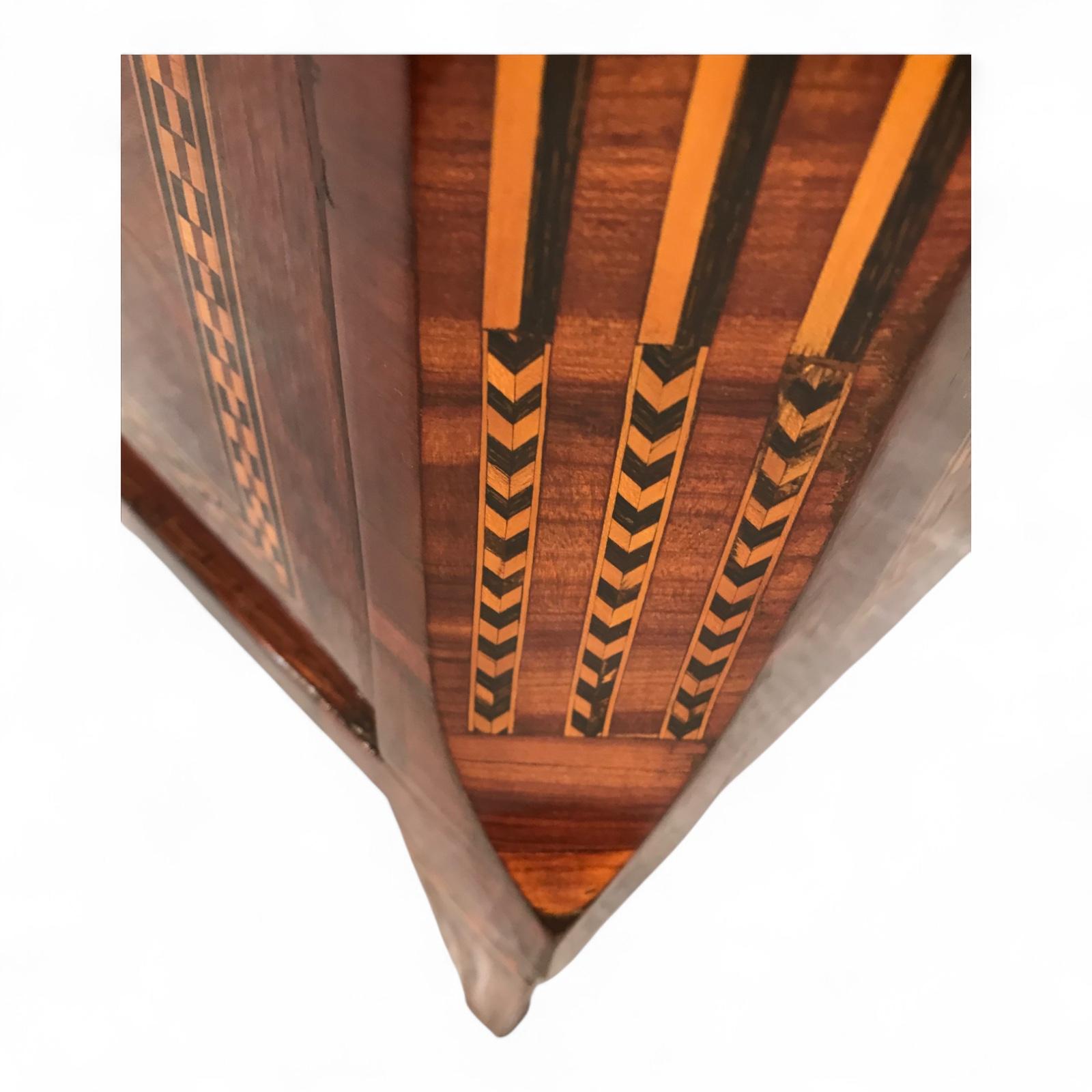 Francese Cassettone neoclassico originale con piano in marmo, Francia, 1780 in vendita