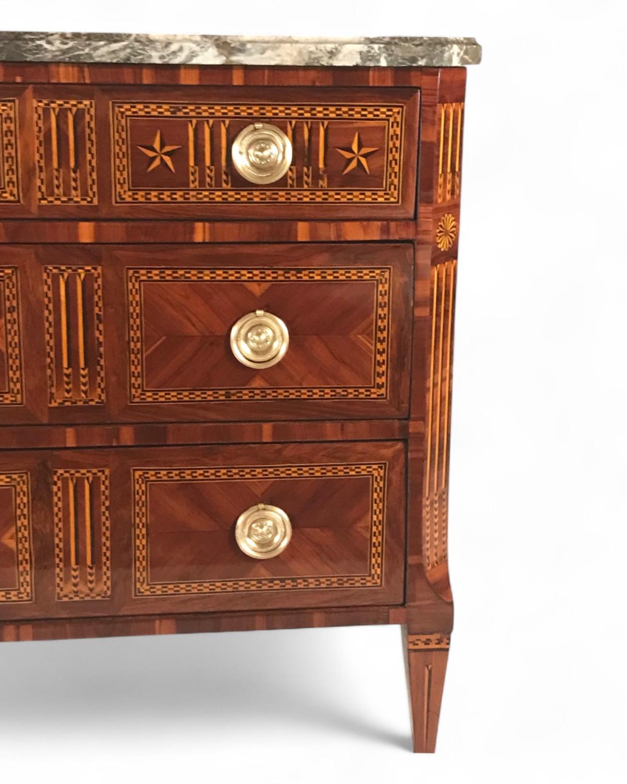 Marqueterie Cassettone neoclassico originale con piano in marmo, Francia, 1780 in vendita