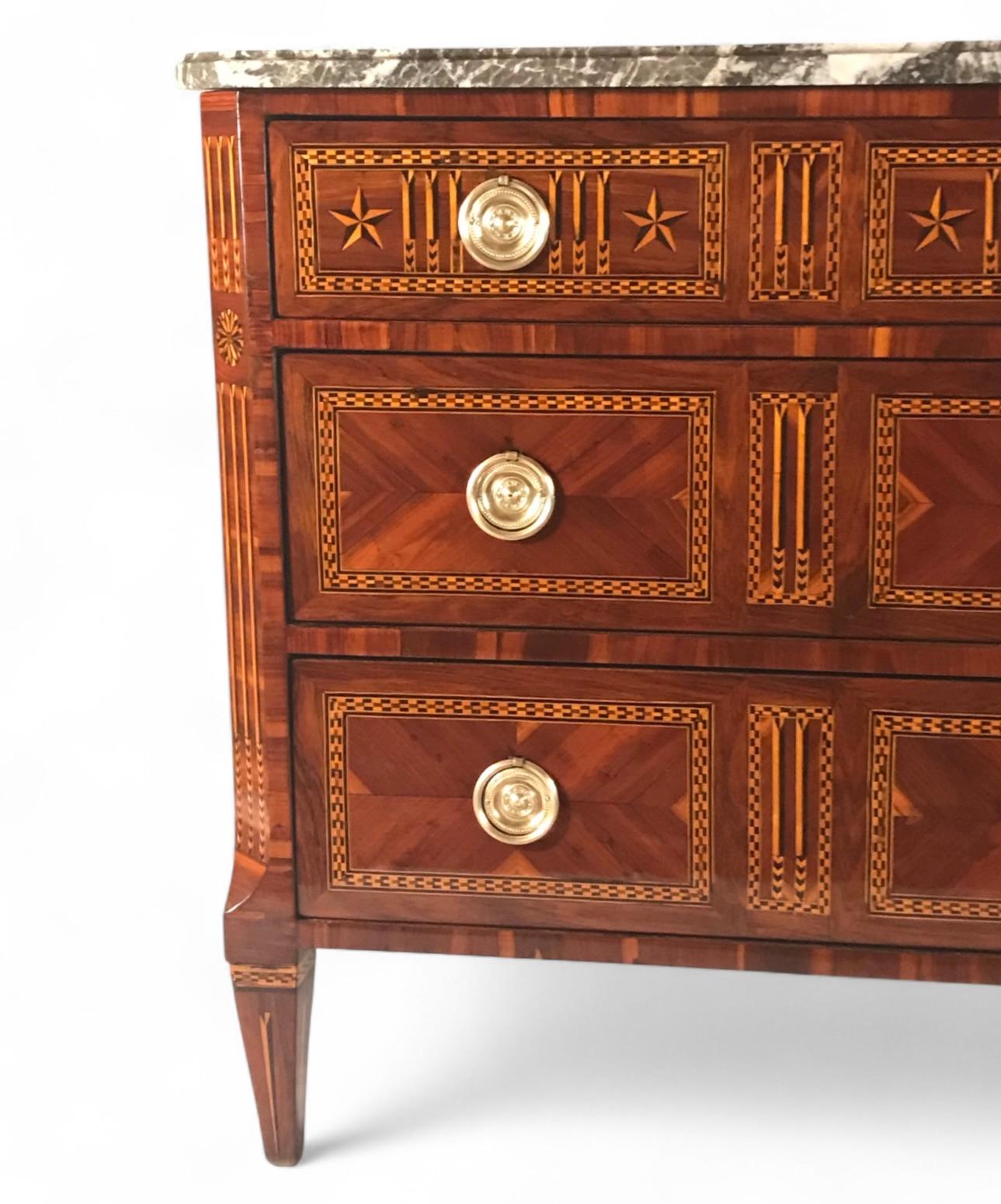 Fine XVIII secolo Cassettone neoclassico originale con piano in marmo, Francia, 1780 in vendita