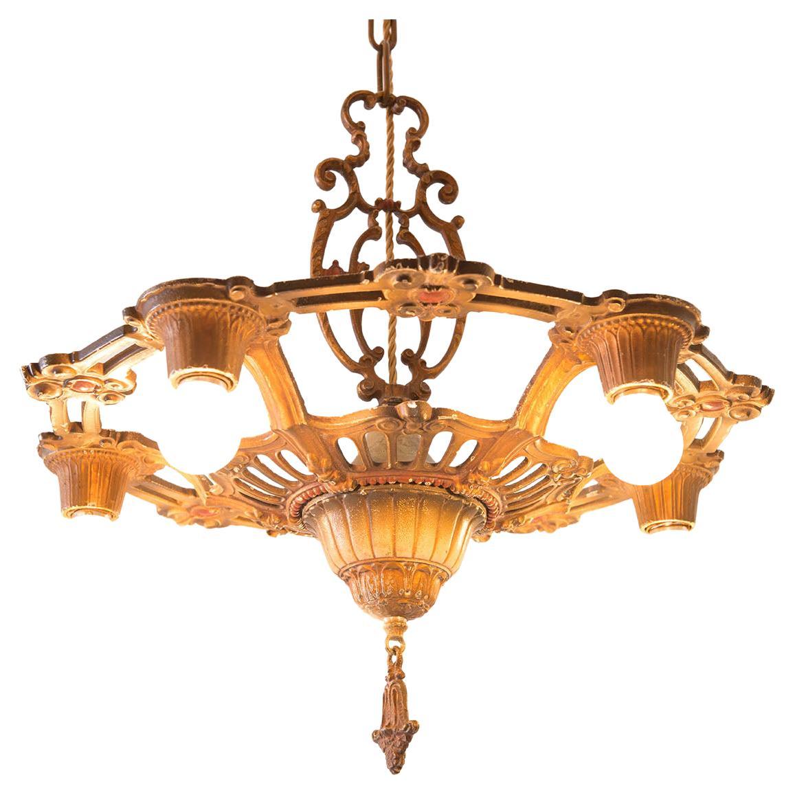 Typical New York Art Deco chandelier, painted metal,

length custom-made

Suitable for the US.