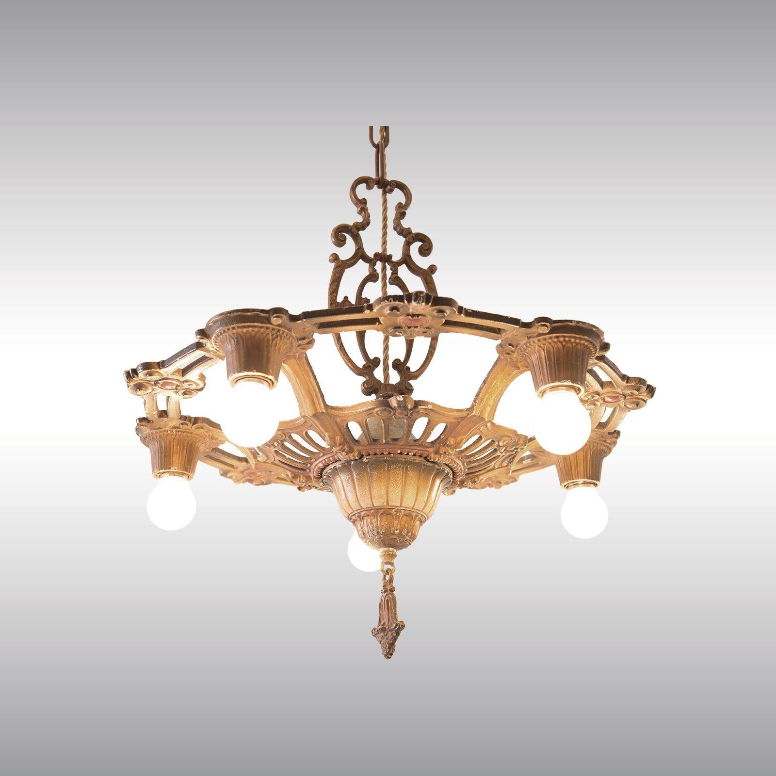Typical New York Art Deco chandelier, painted metal,

length custom-made

Suitable for the US.