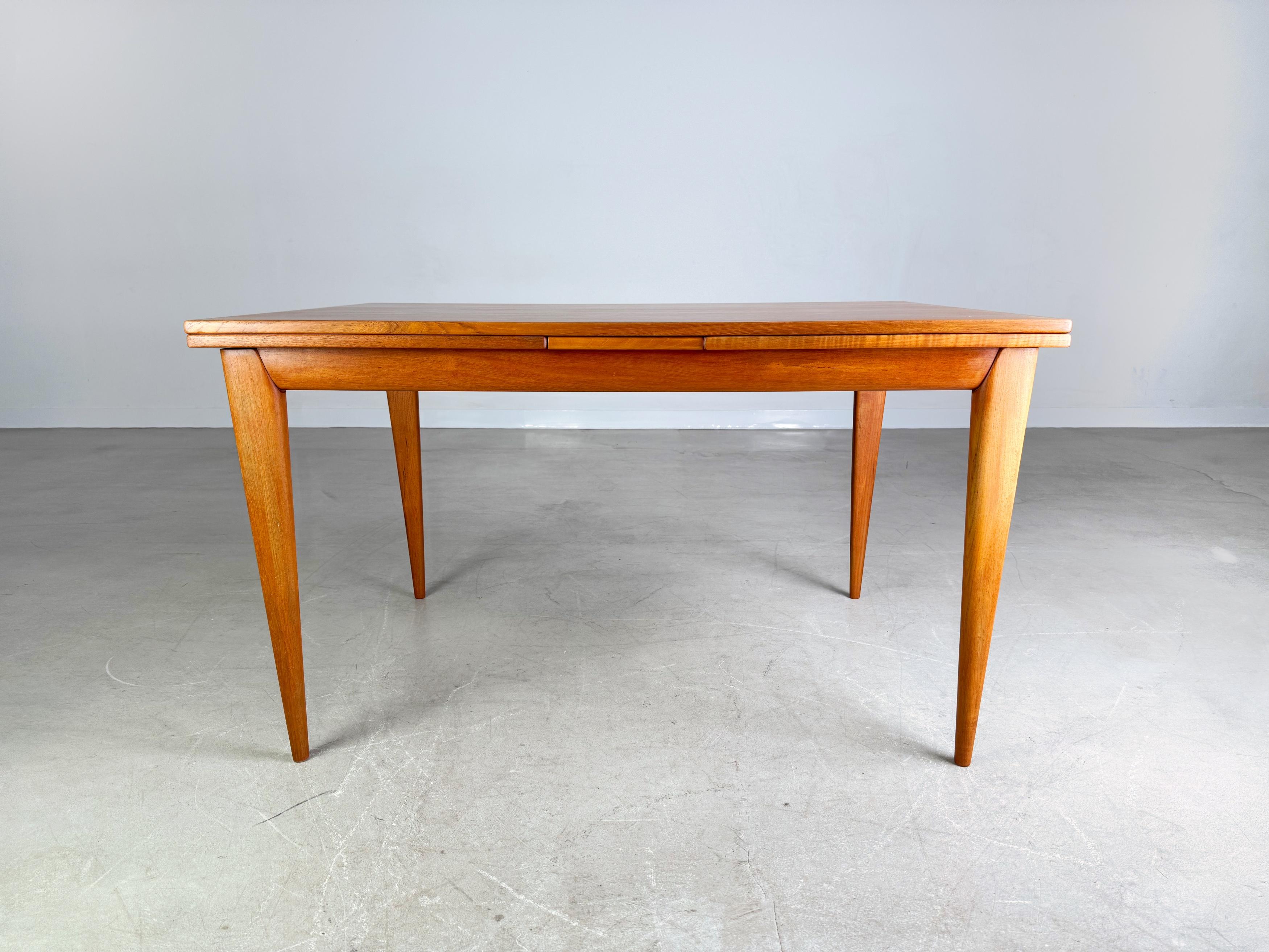 Original Niels O Moller Midcentury Esstisch J.L. Møllers Møbelfabrik ausziehbar en vente 6